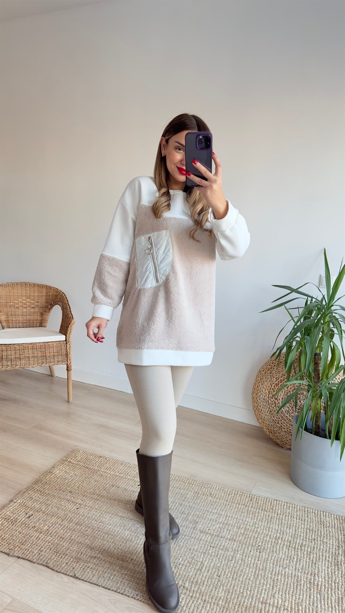 Peluş Detaylı Ekru Sweat