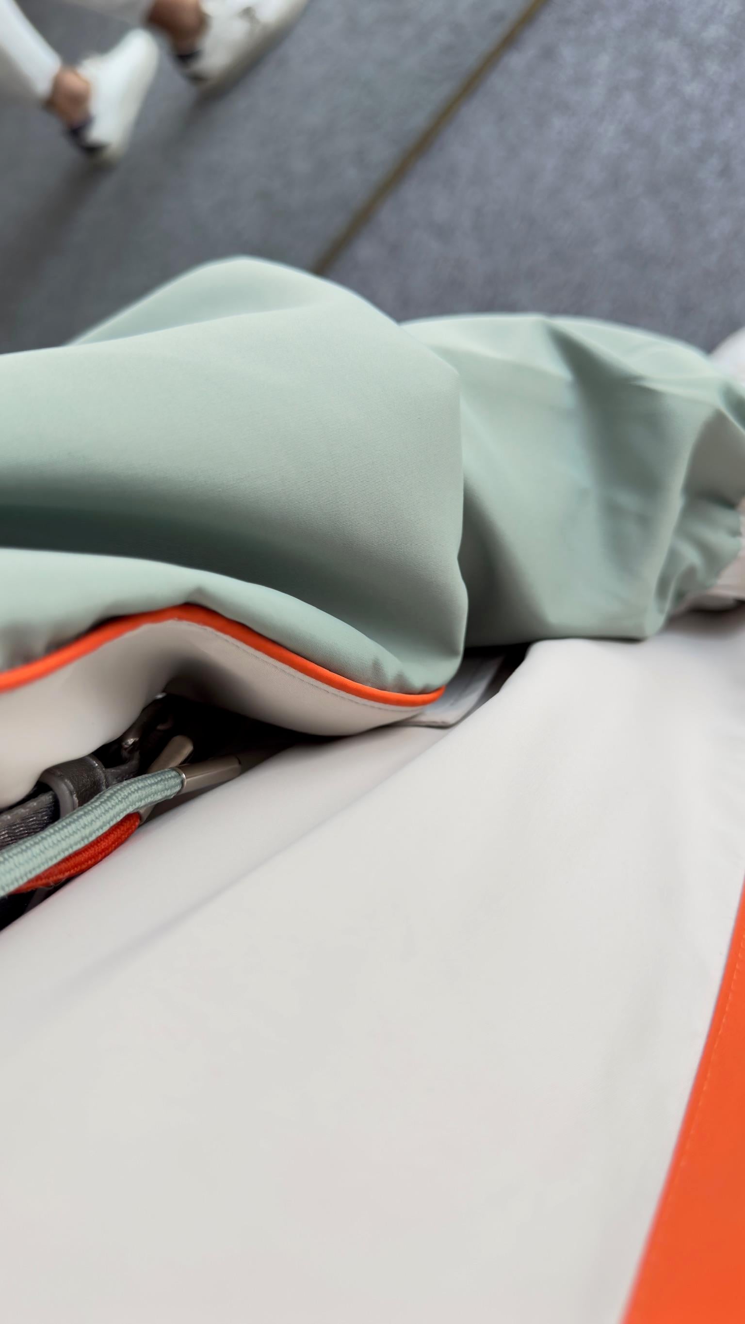 Benore Turuncu Şerit Detaylı Yağmurluk