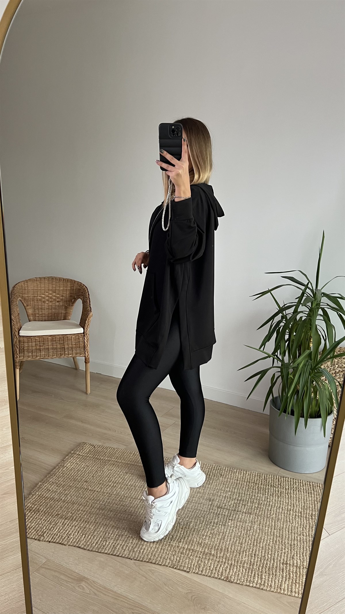 Yanları Yırtmaçlı Oversize Siyah Sweat