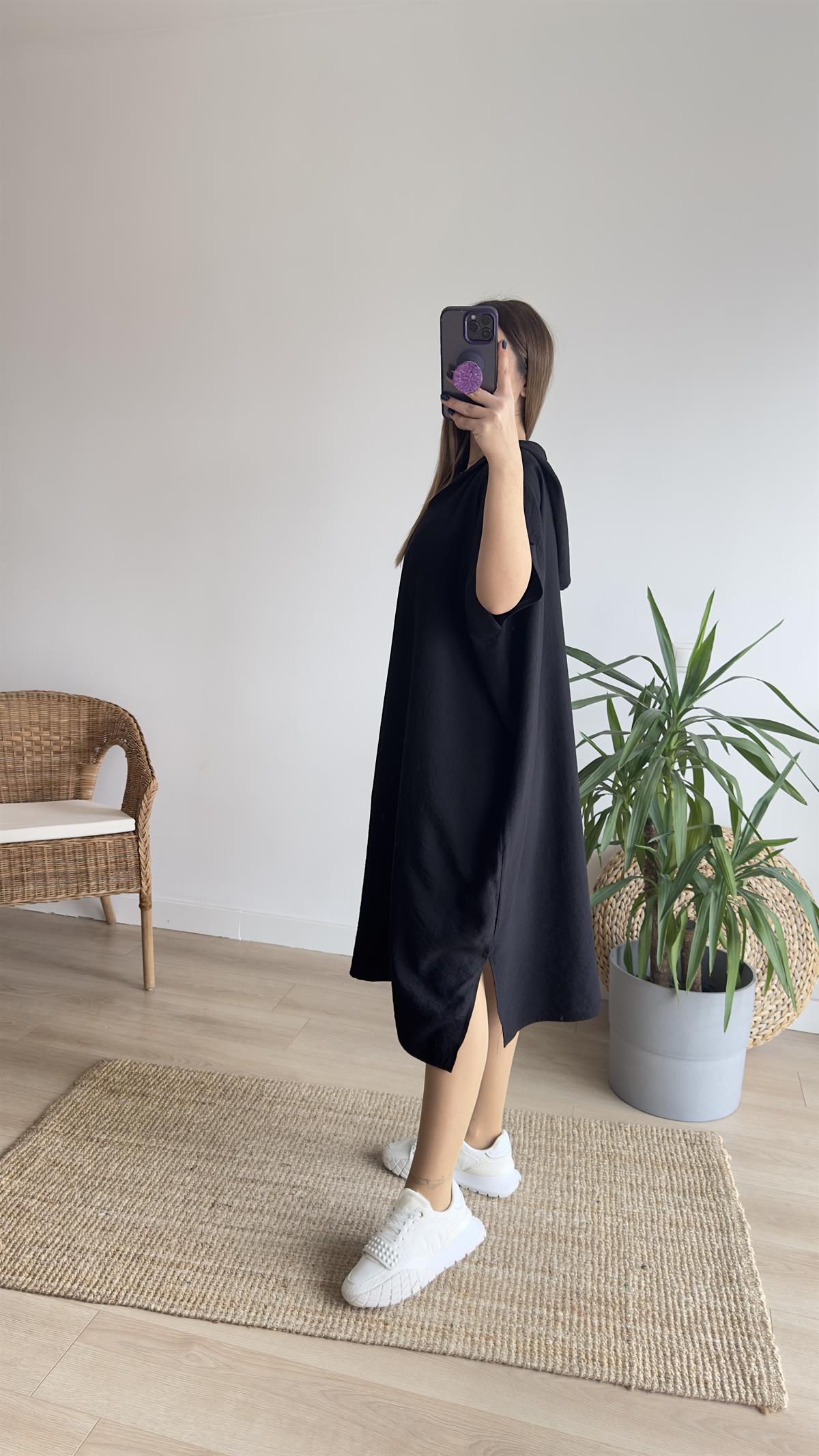 Oversize Siyah Kapüşonlu Elbise 