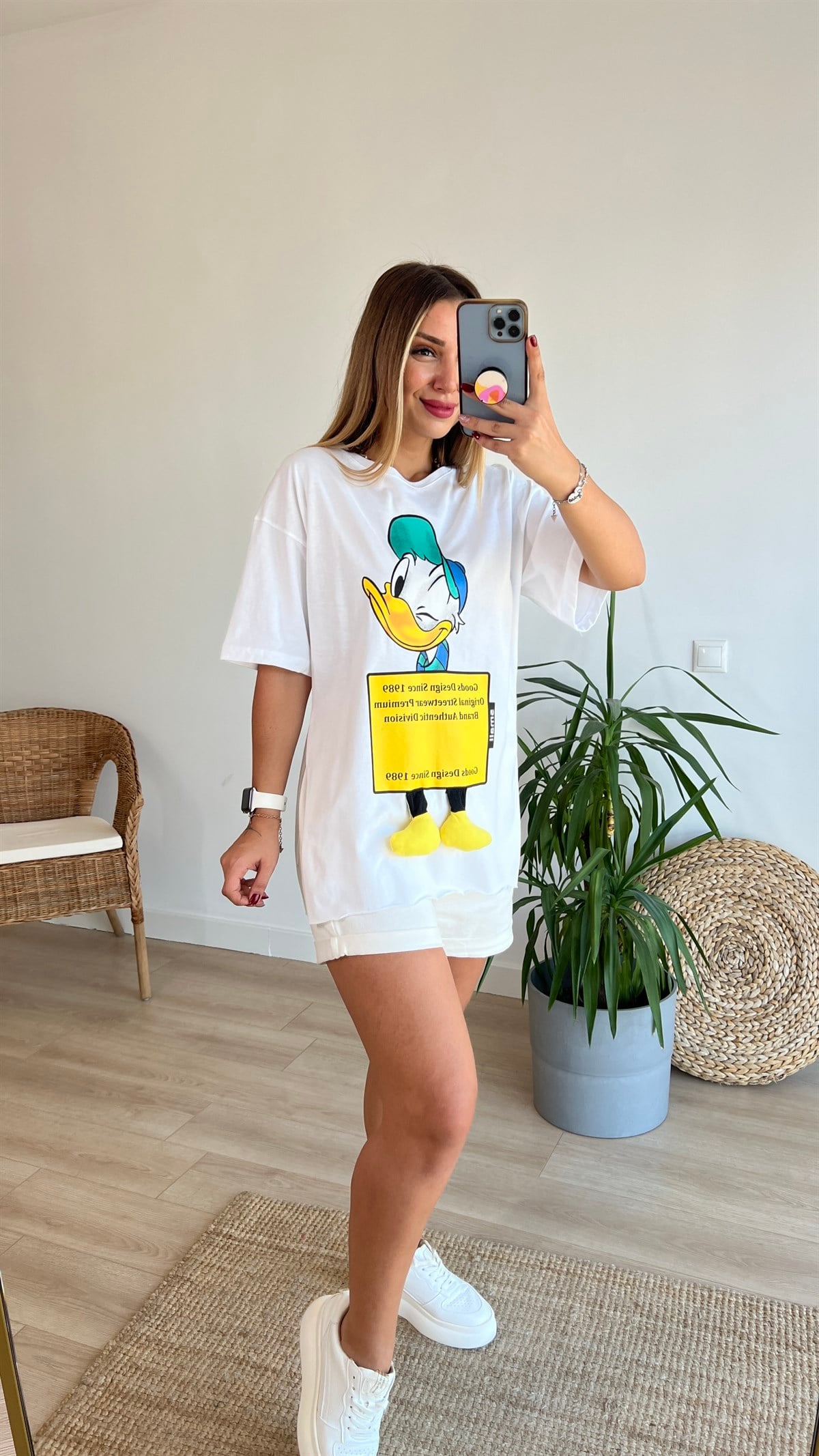 Donald Duck Baskı Aksesuar Detaylı Beyaz Tshirt