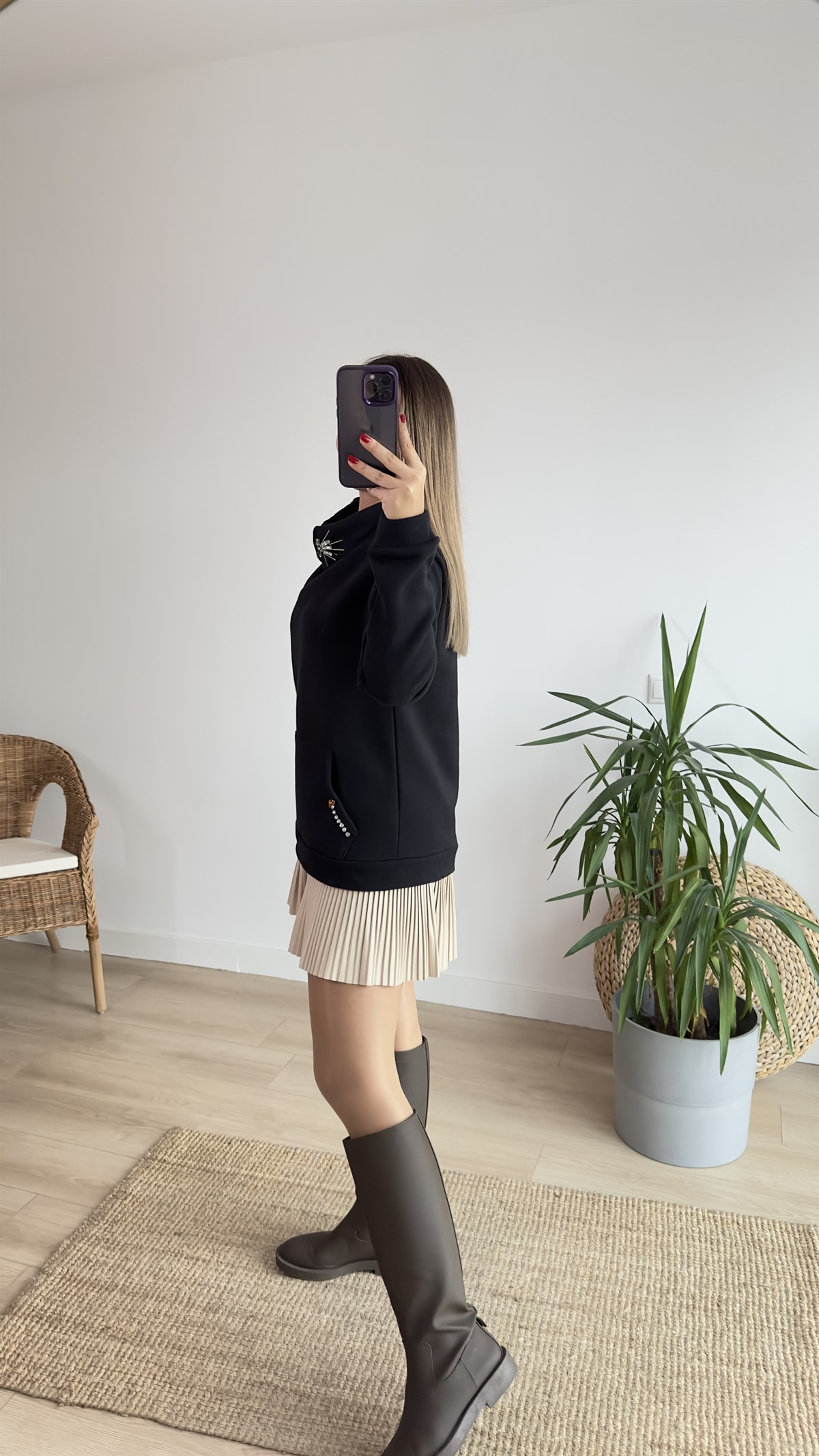 Yaka Ve Cep Taş Detaylı Siyah Sweat