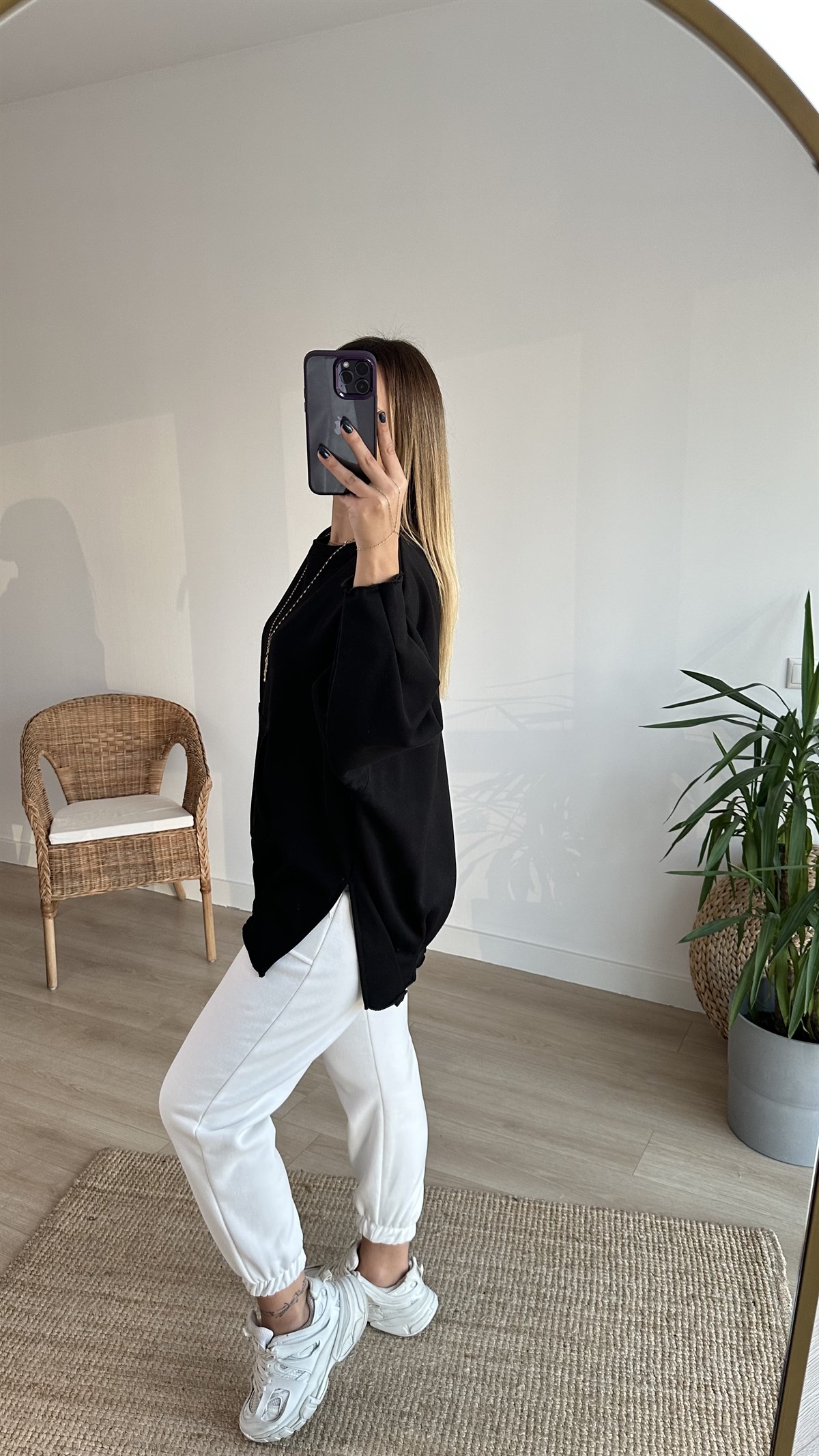 Pileli Yanları Yırtmaçlı Siyah Sweat