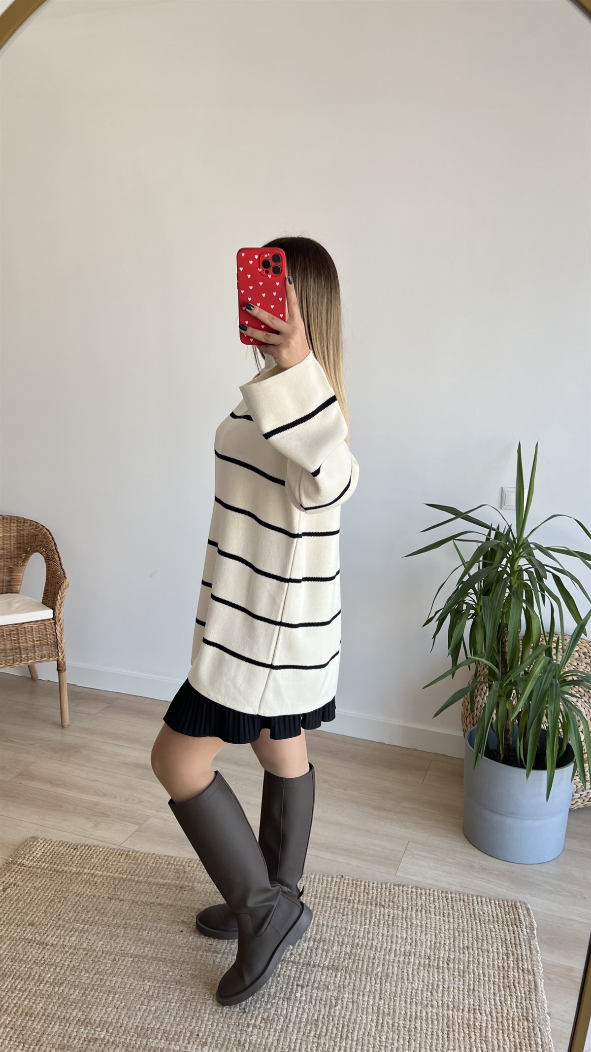 Dik Yaka Çizgili Ekru Tunik