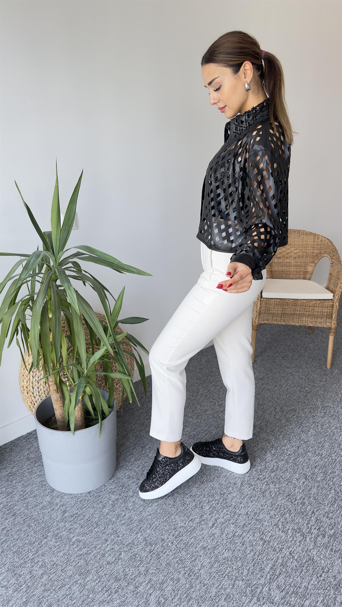 Nora Marka Model Taşlı Deri Gömlek