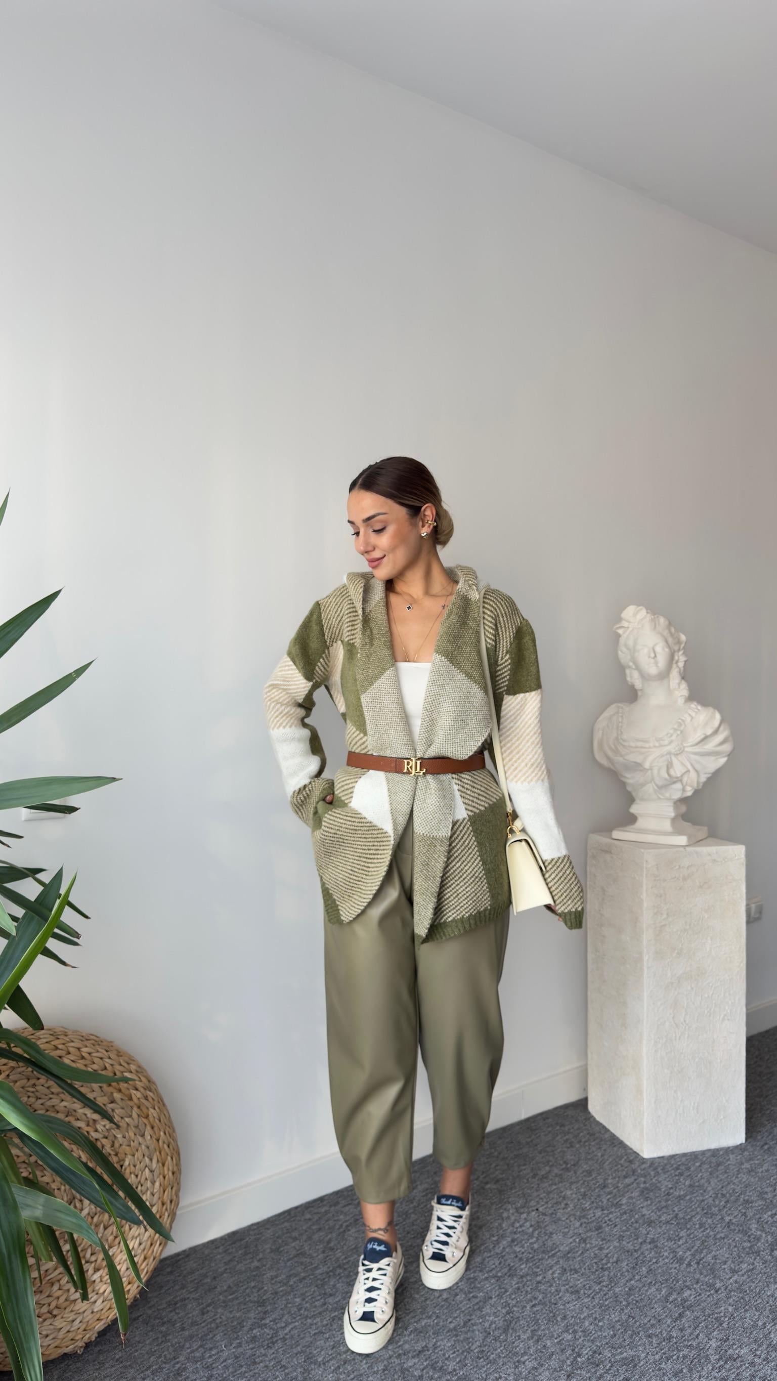 Kapüşonlu Yeşil Ekoseli Hırka