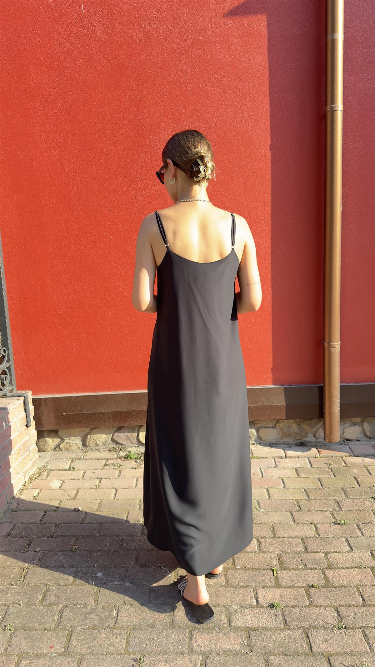 Askılı Siyah Uçuş Elbise 