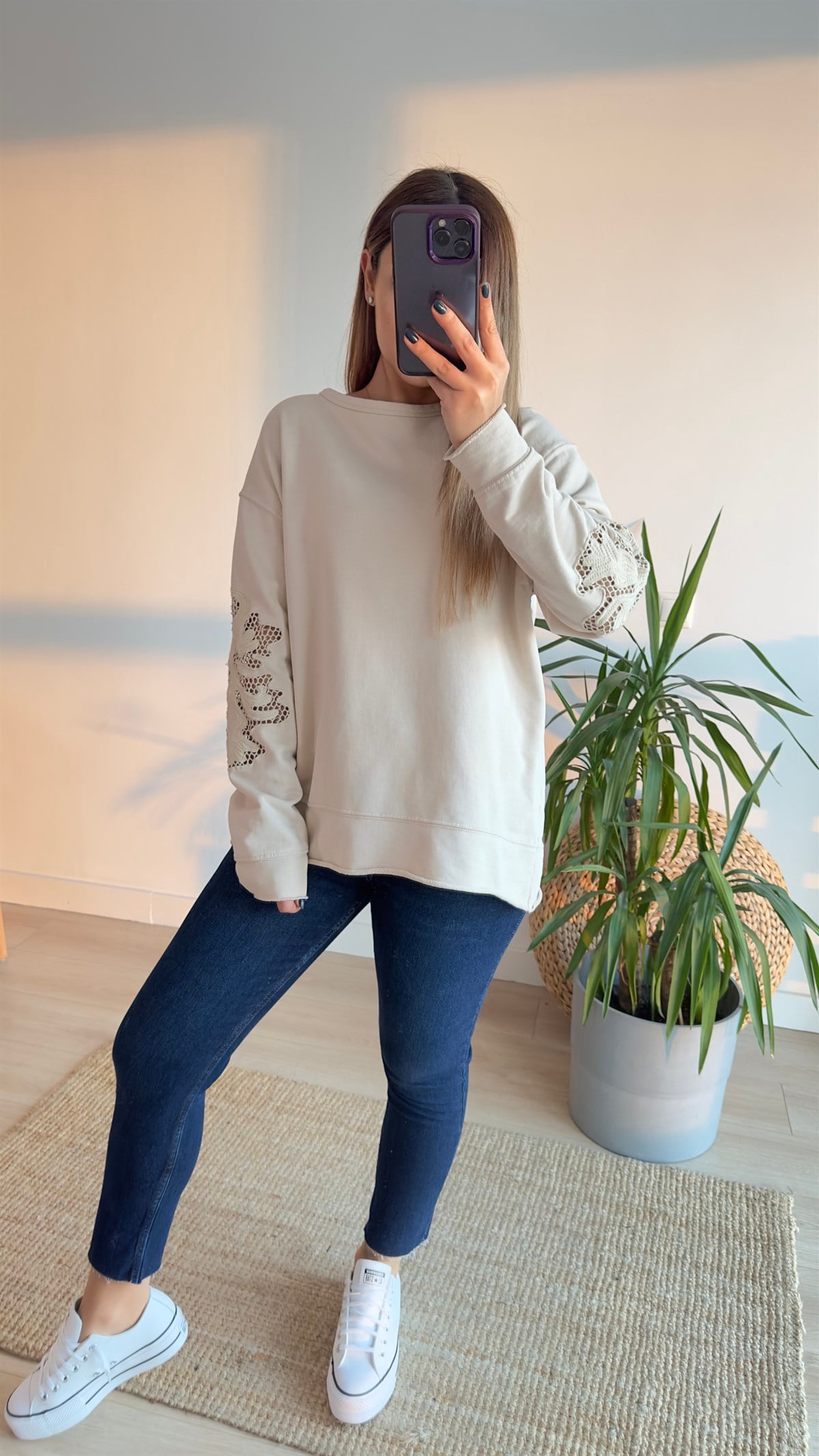 Kolları İşleme Detaylı Bej Sweatshirt