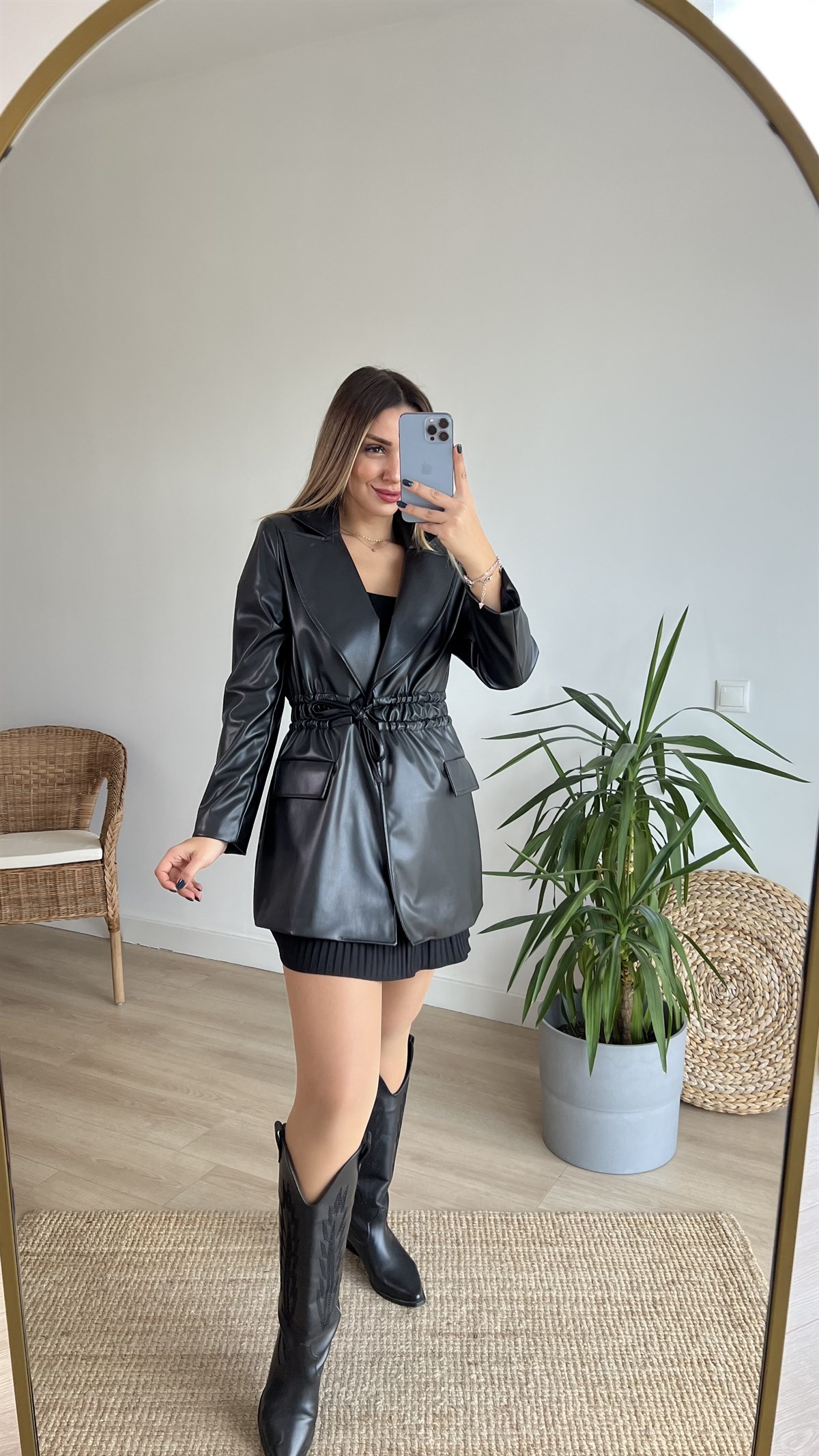 Beli Büzgülü Tasarım Deri Ceket