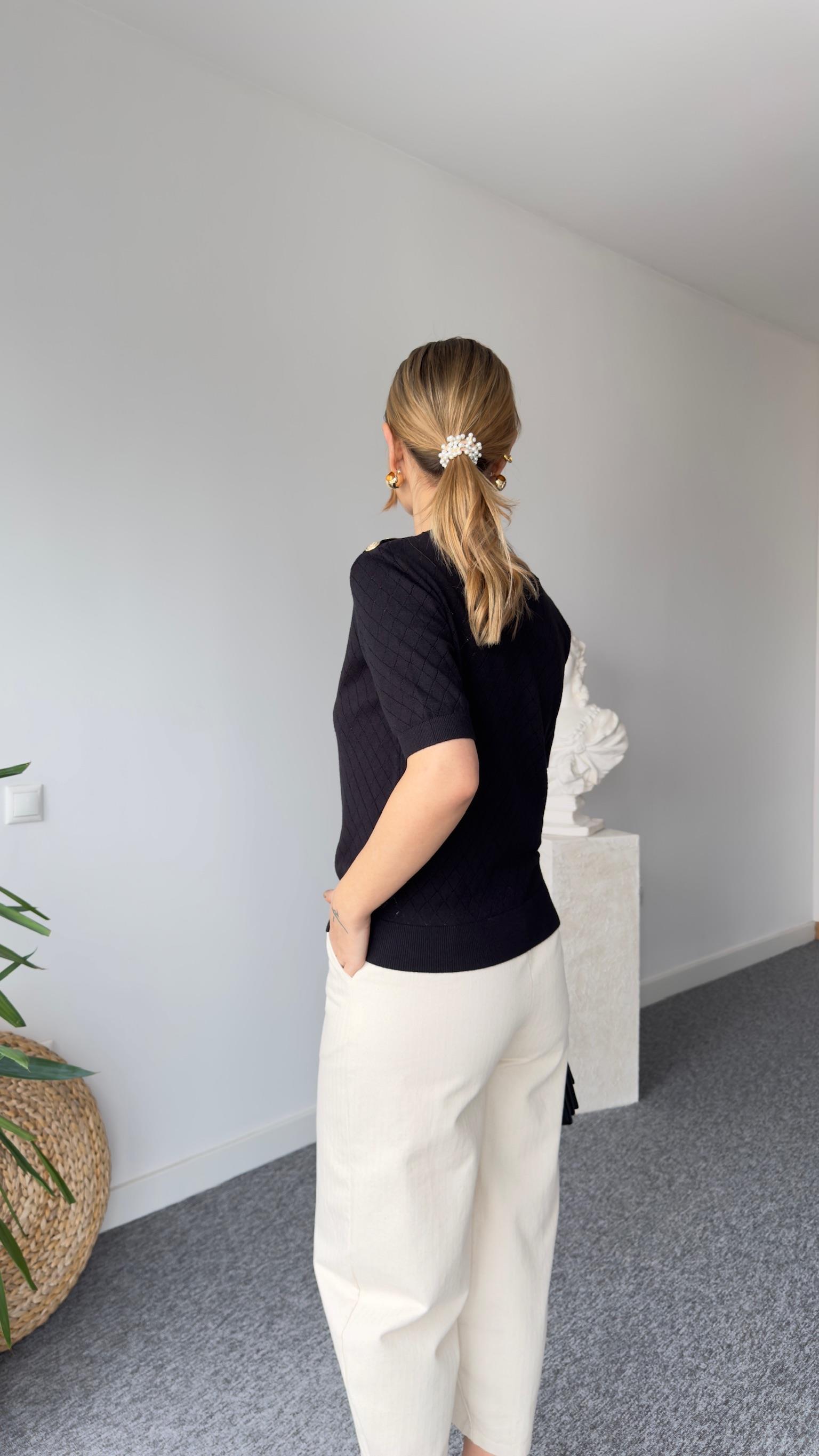 Gold Düğme Detay Siyah Kısa Kol Triko