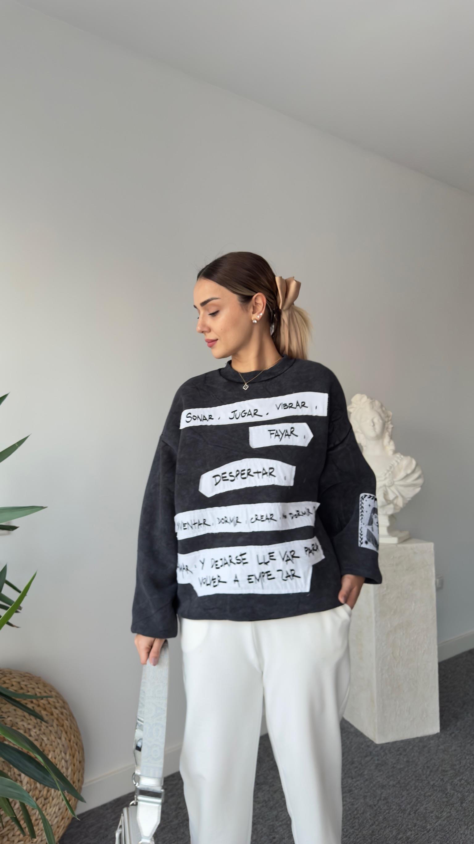 Anni Parça Üzeri Yazı Detaylı Sweatshirt
