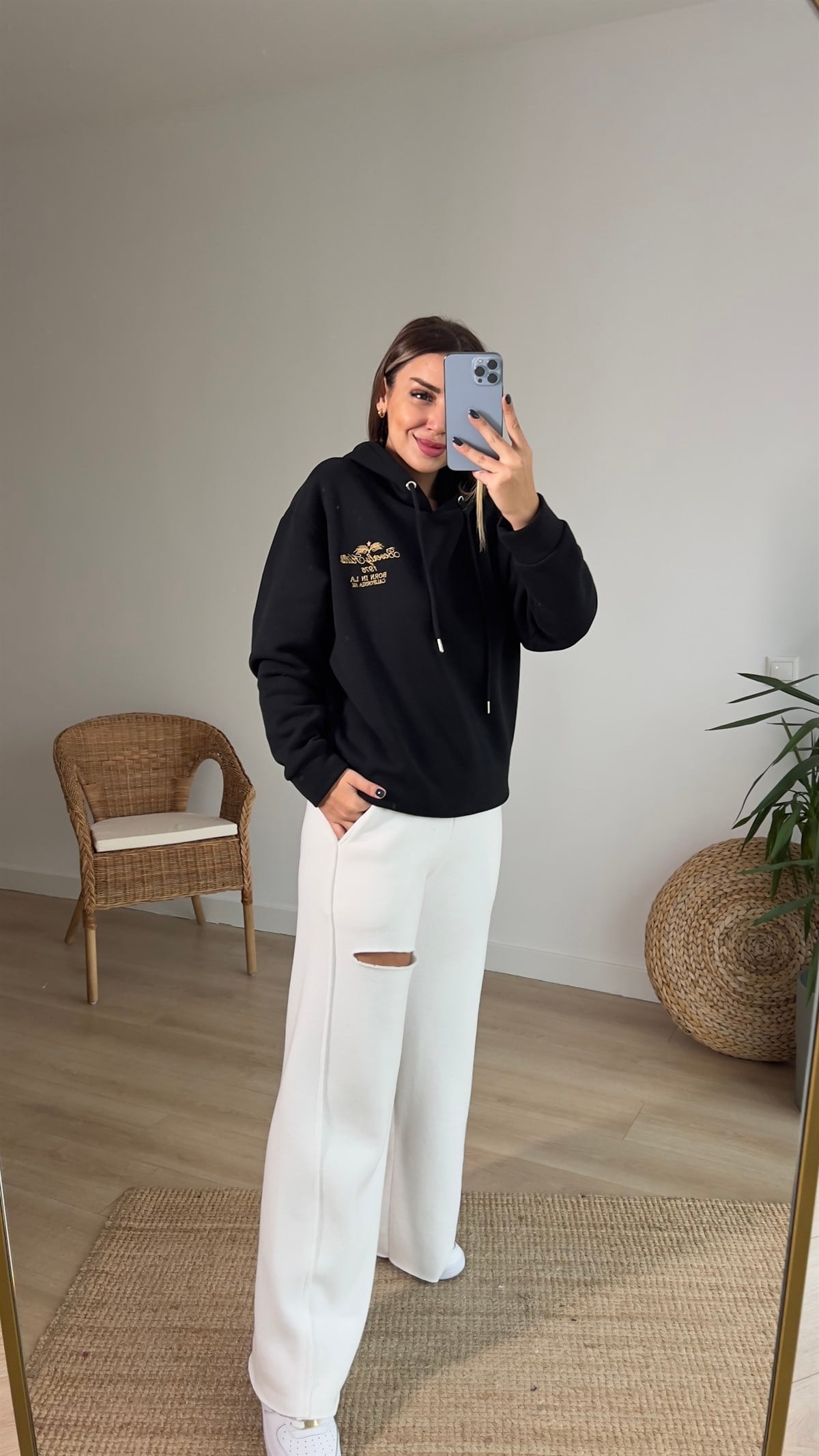  Nakış Detaylı Siyah Sweatshirt