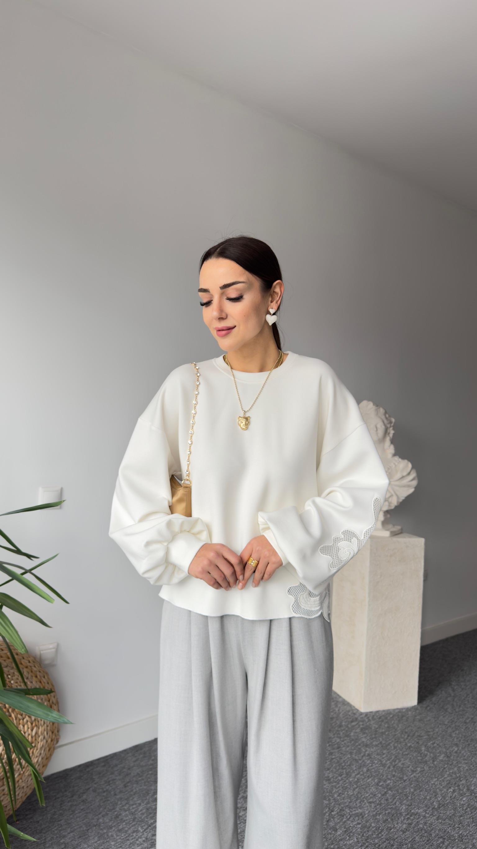 Orj Model Nakış Aplikeli Beyaz Sweat