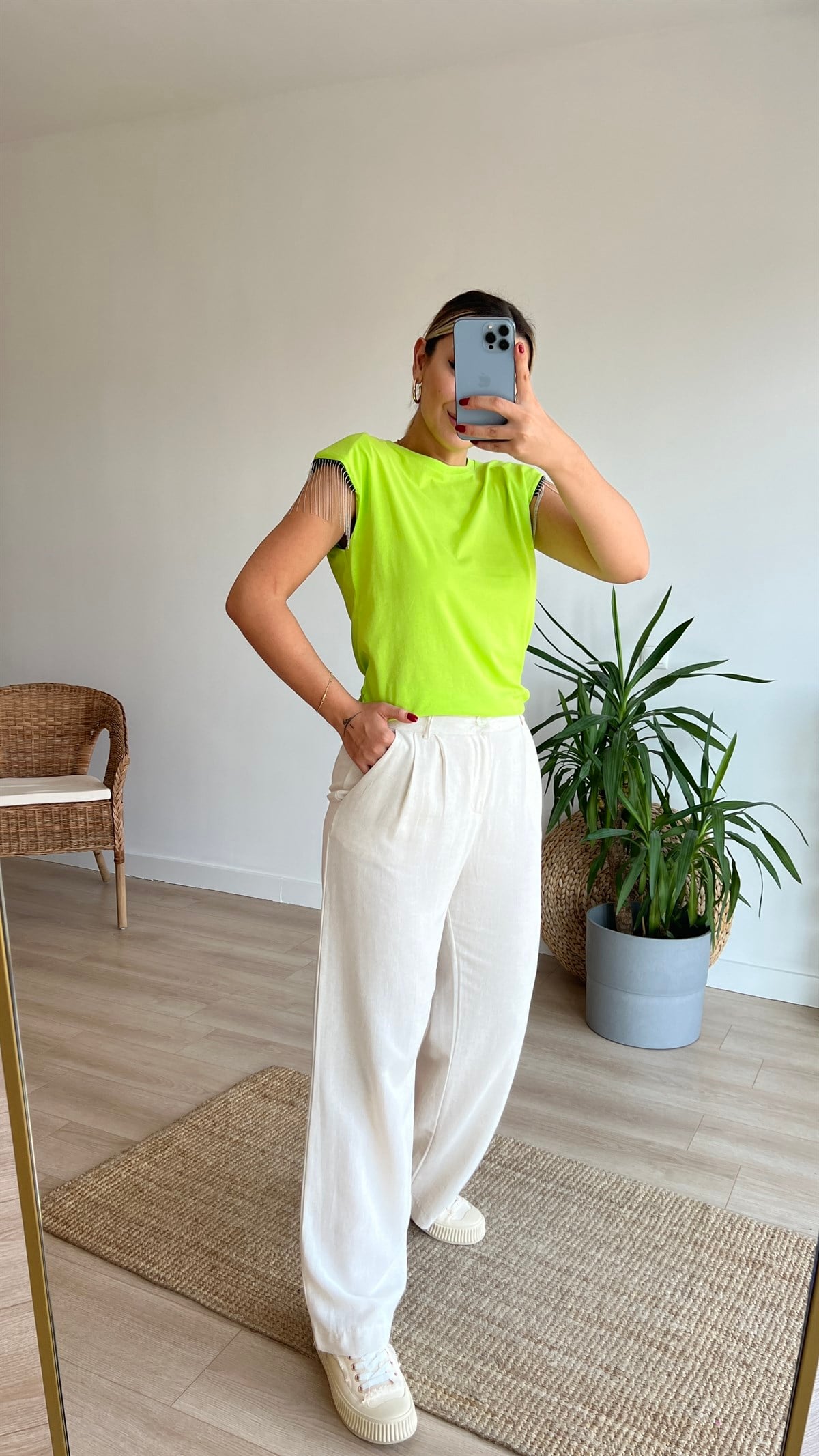 Kolu Zincir Detaylı Vatkalı Neon Yeşil Tshirt