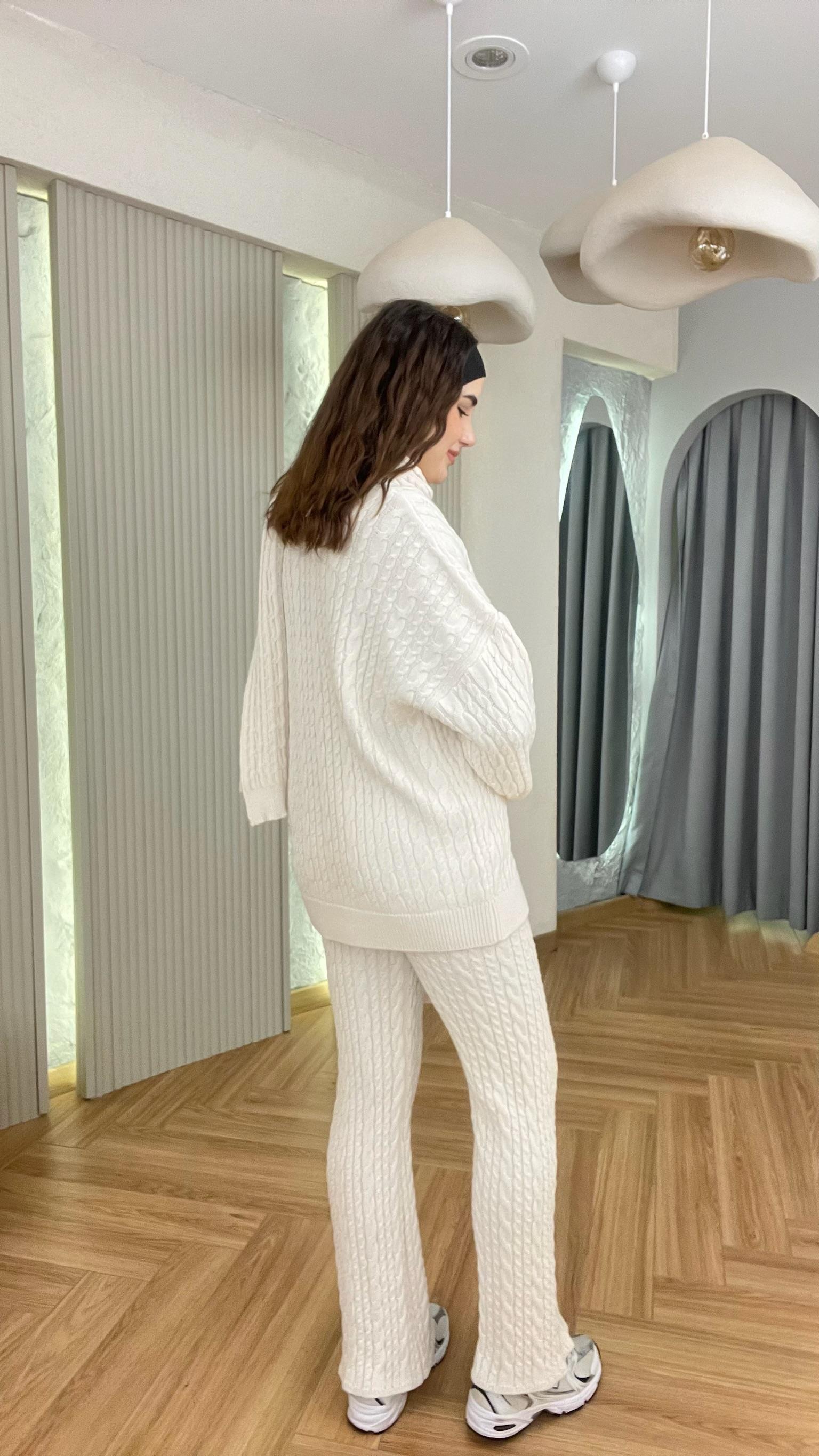 Ekru Atkılı Üçlü Triko Takım