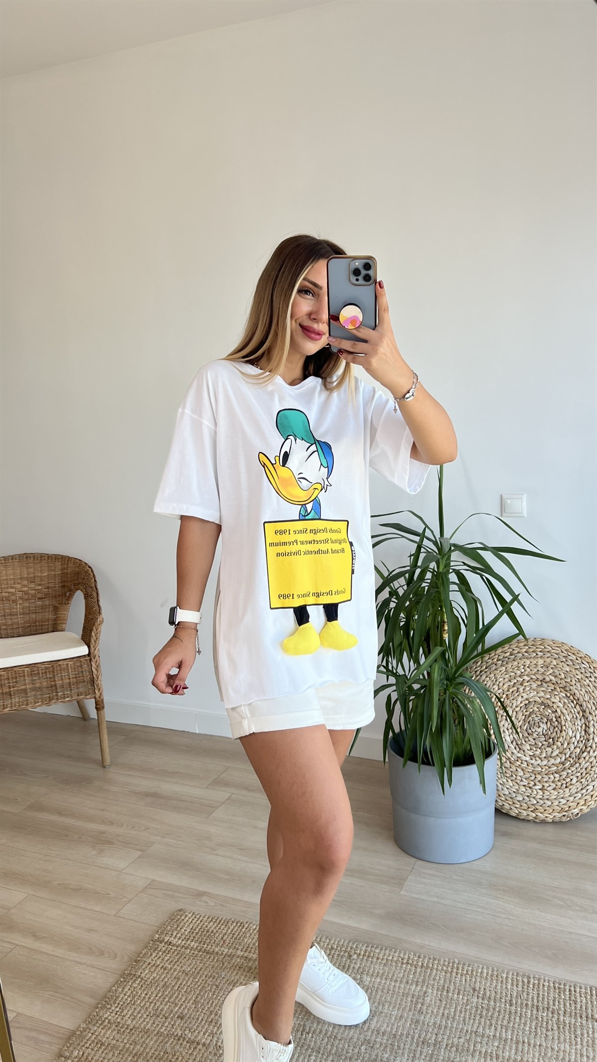 Donald Duck Baskı Aksesuar Detaylı Beyaz Tshirt
