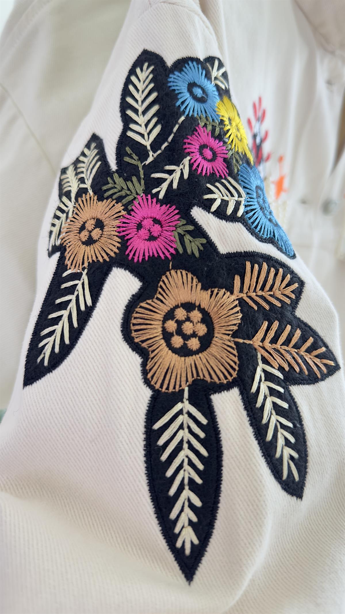 Nakış Aplike Detaylı Gabardin Ceket