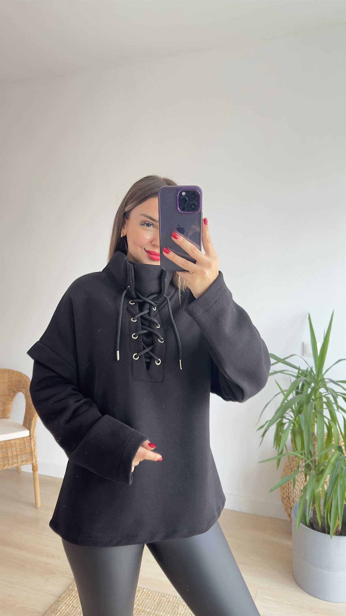 Dik Yaka İpli Siyah Sweat