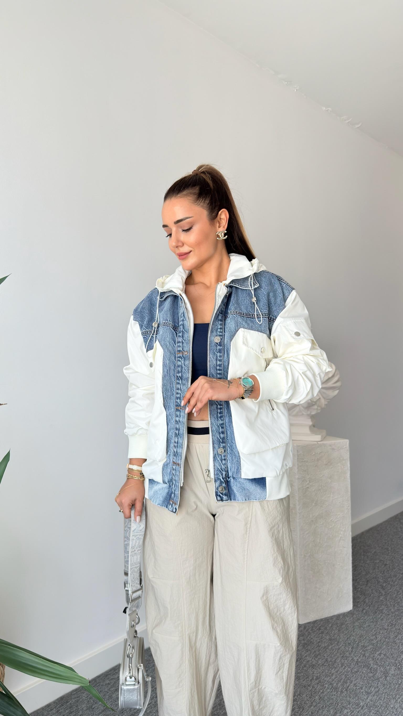 Beyaz Paraşüt Detaylı Mavi Jean Ceket 