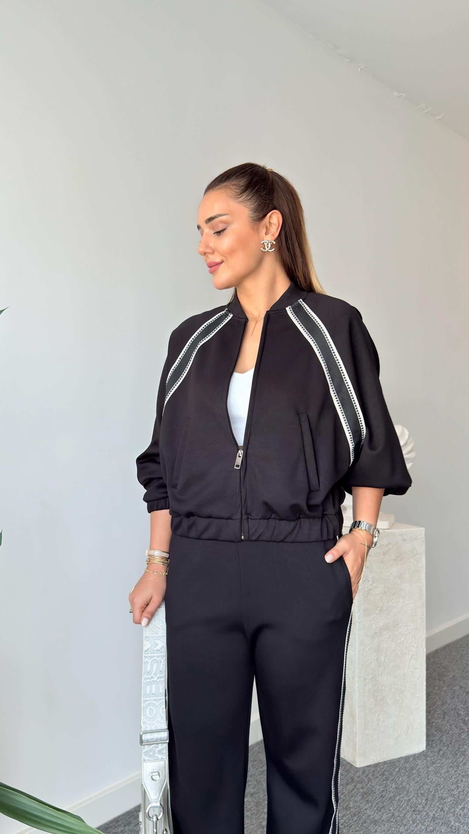 Siyah Oys Model Şerit Detaylı Modal Takım