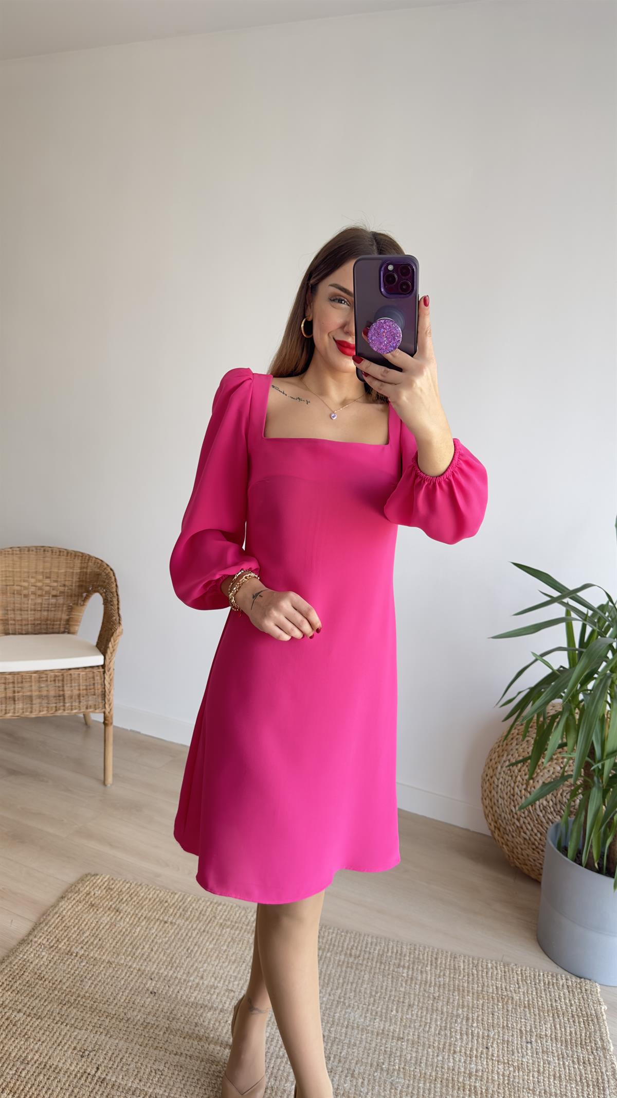 Kare Yaka Pembe Elbise 