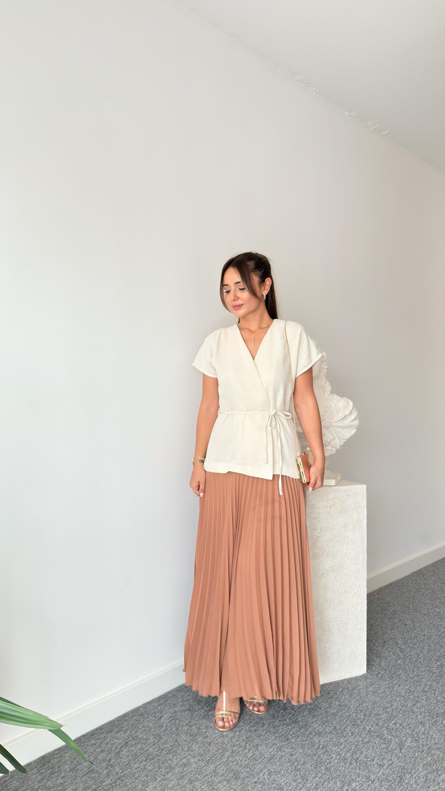 Bel Detaylı Pilili Uzun Elbise