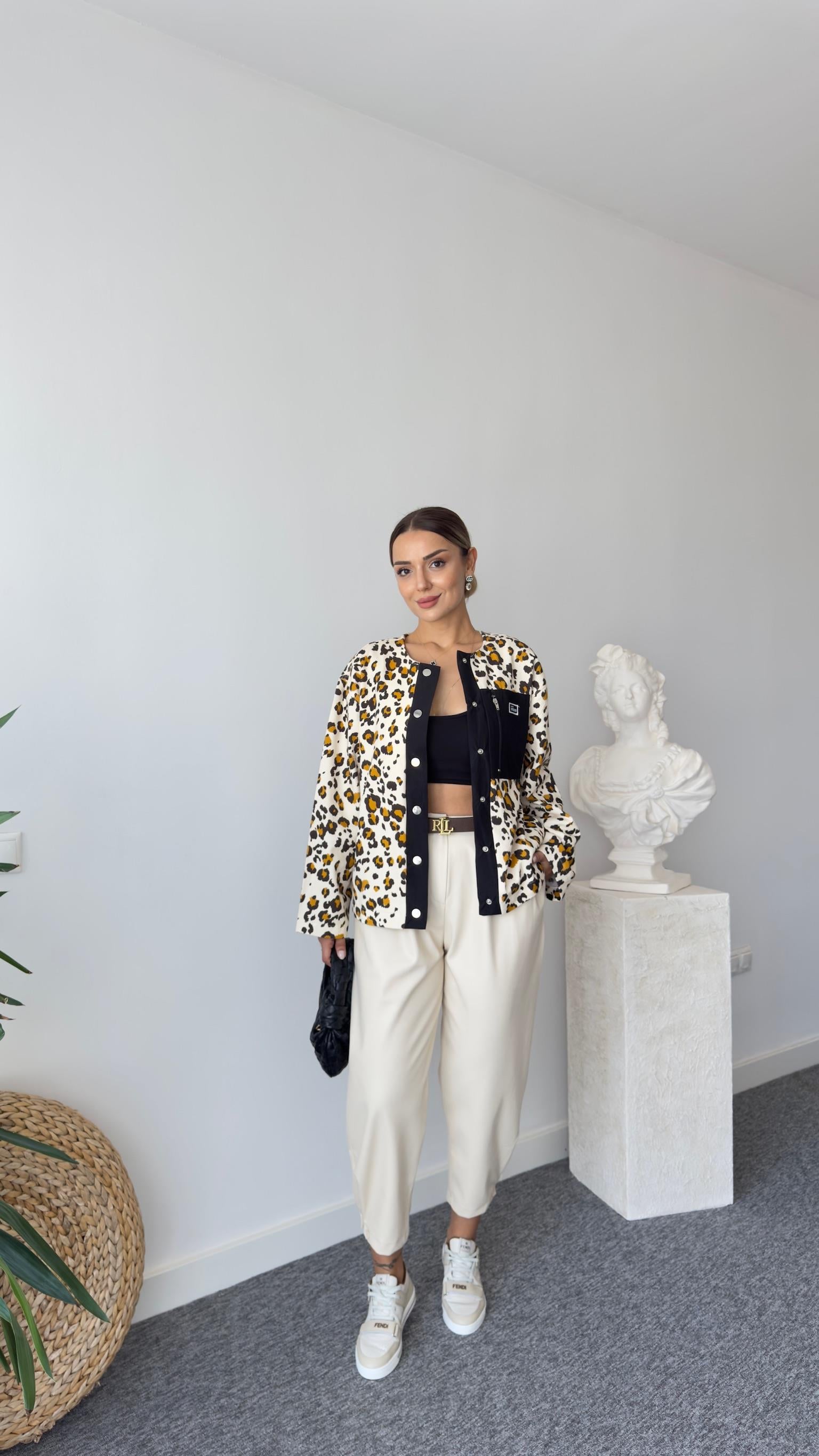Siyah Cep Detaylı Gabardin Leopar Ceket