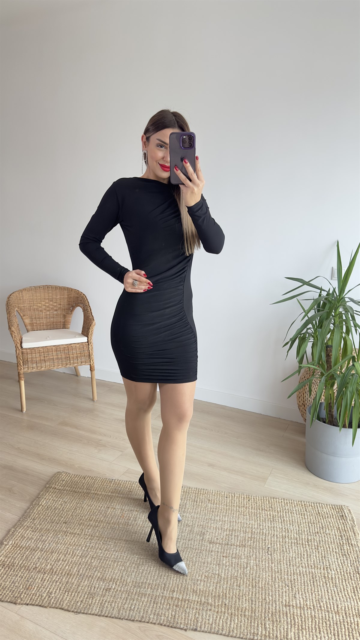 Siyah Büzgü Detay Elbise 