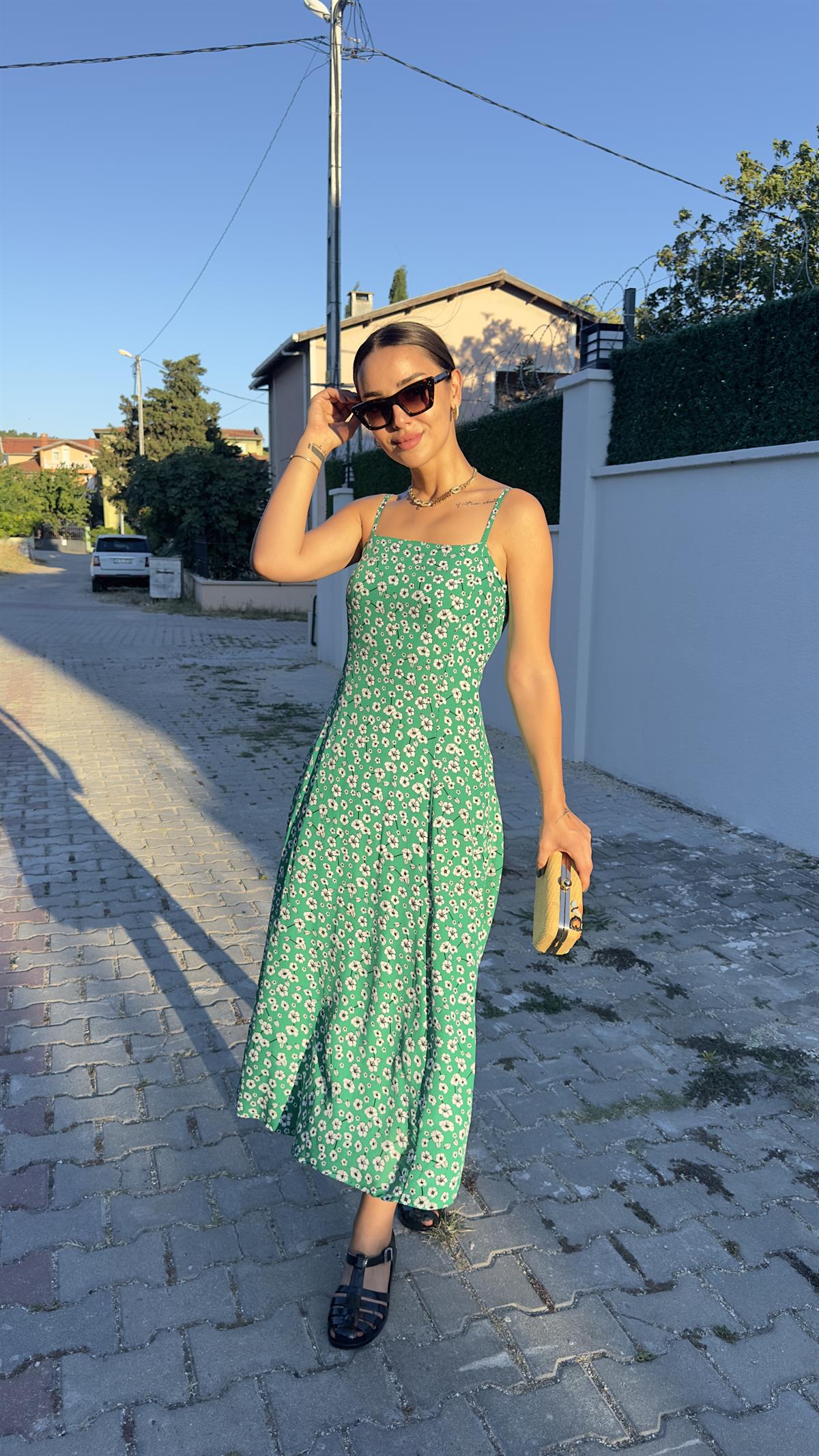Çiçek Desen Askılı Yeşil Elbise 