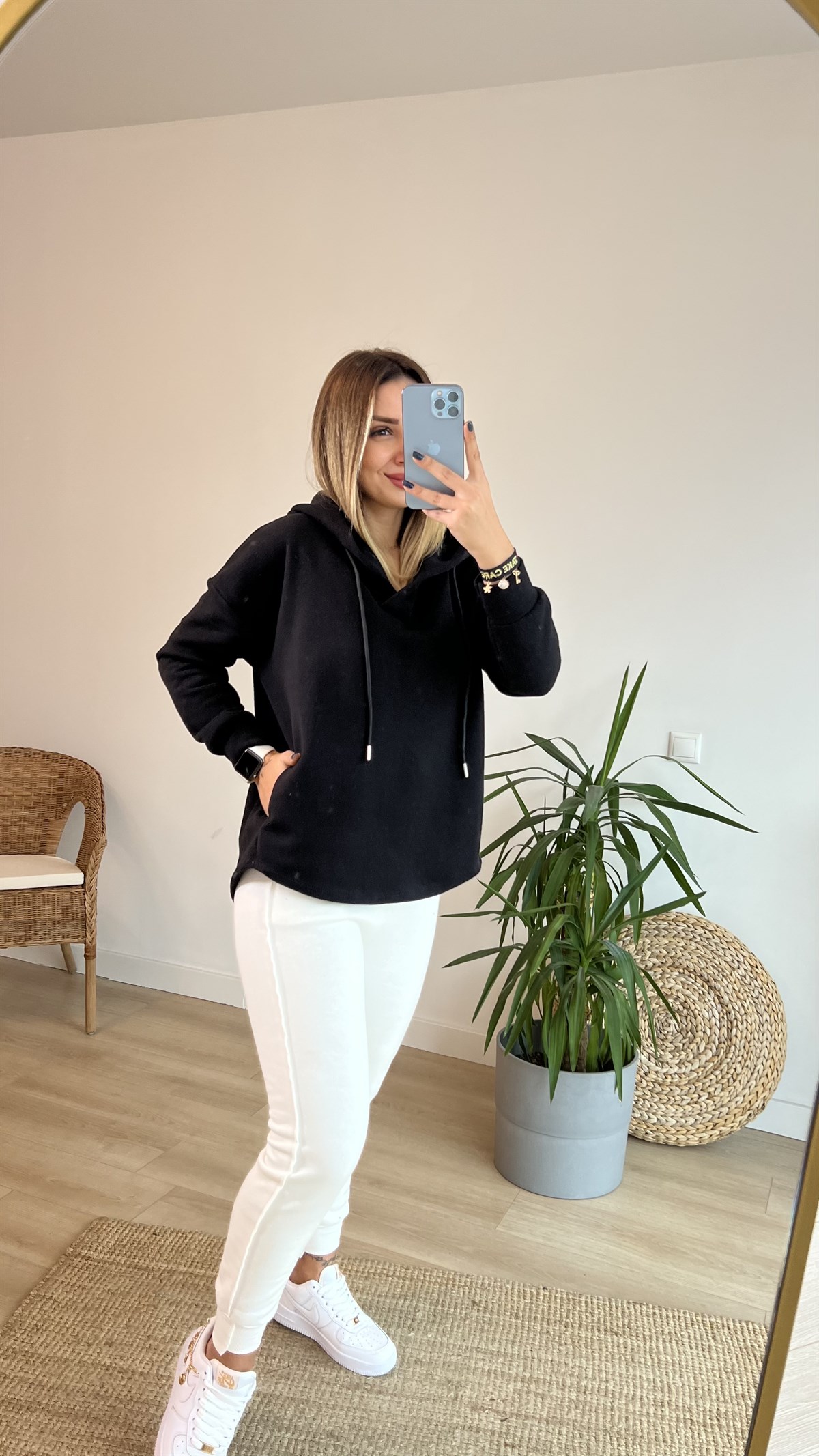  Kapüşonlu Yaka Detay Siyah Sweatshirt