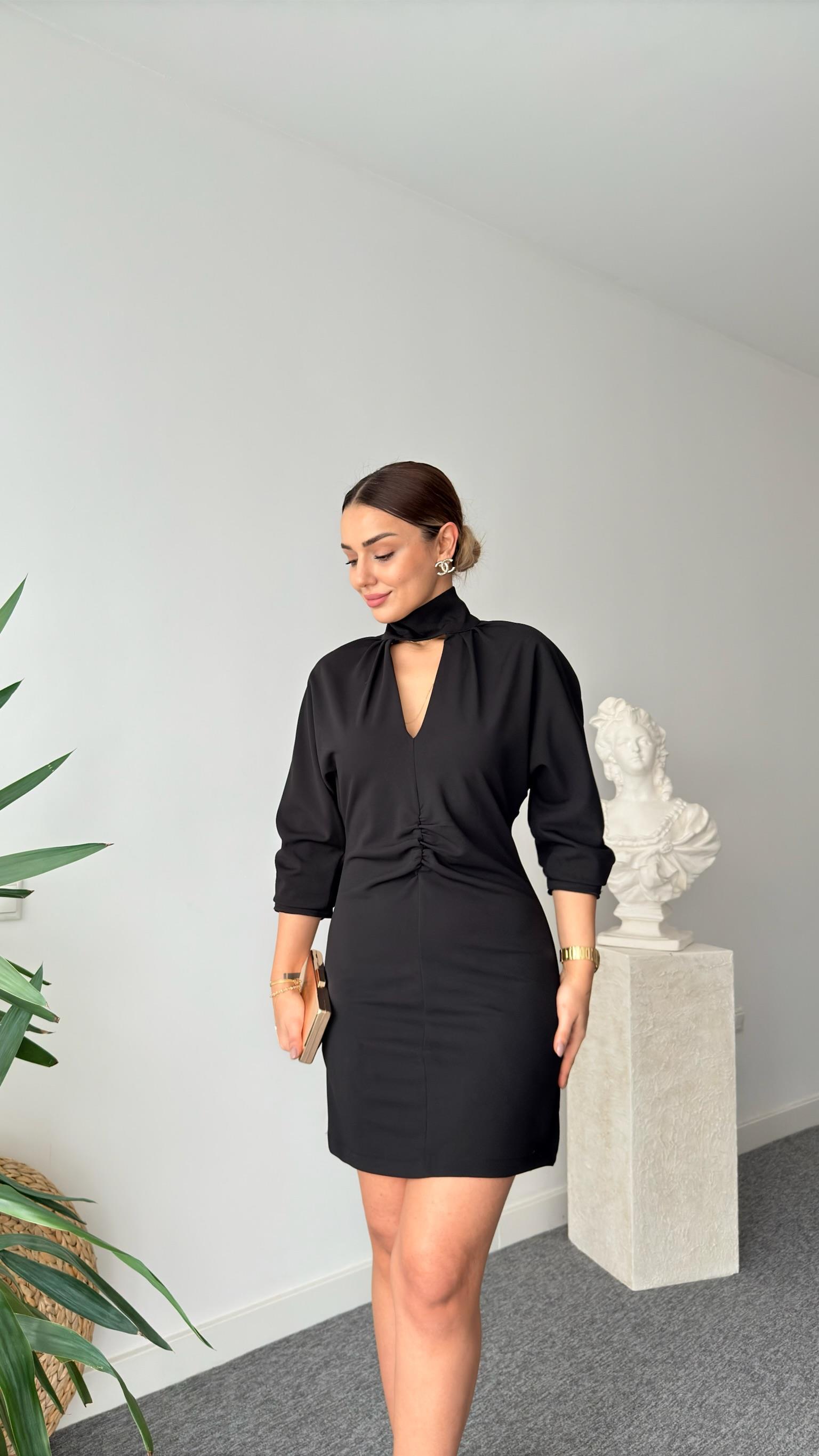 Yaka Pencere Detaylı Siyah Crep Elbise 