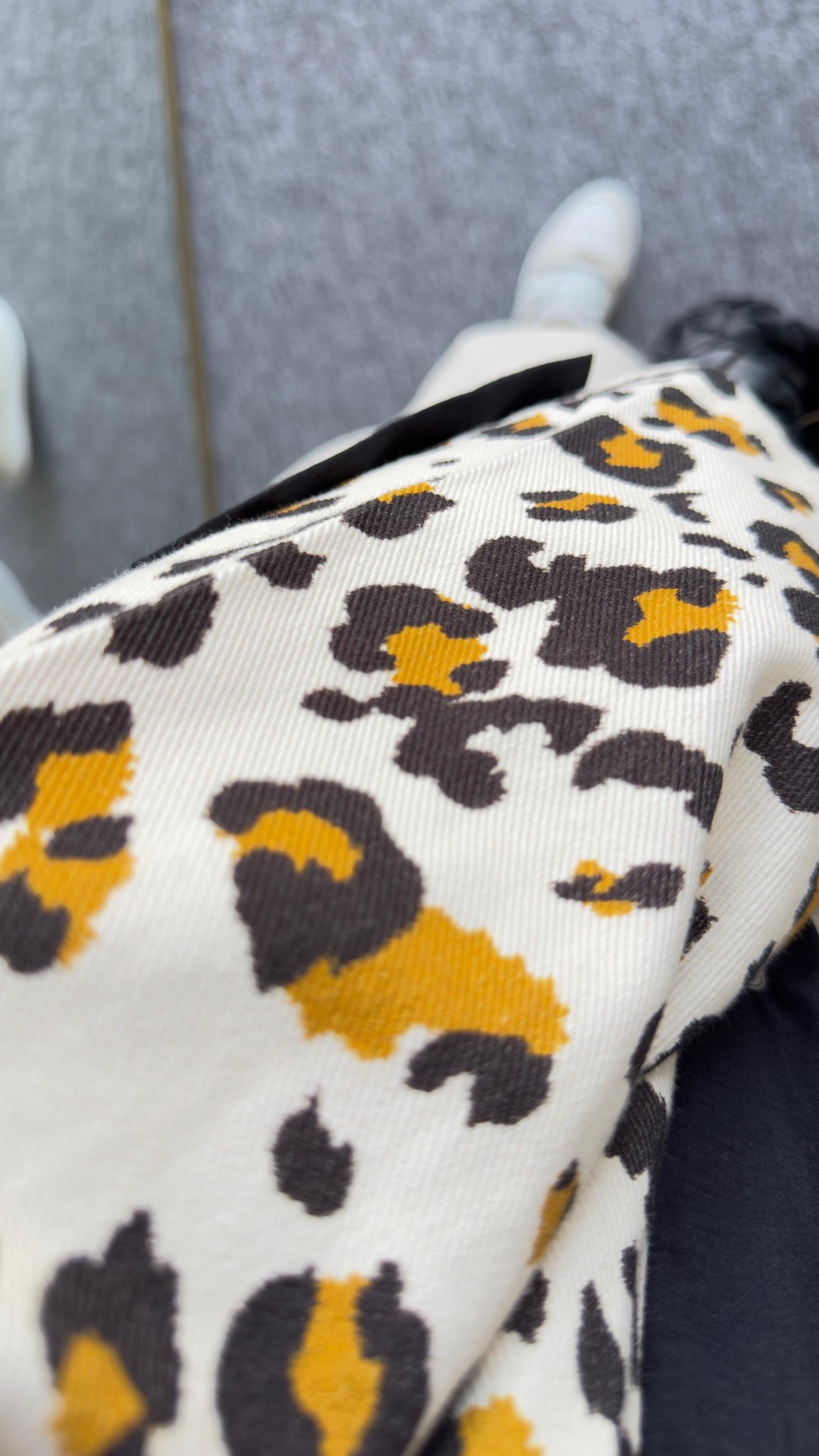 Siyah Cep Detaylı Gabardin Leopar Ceket