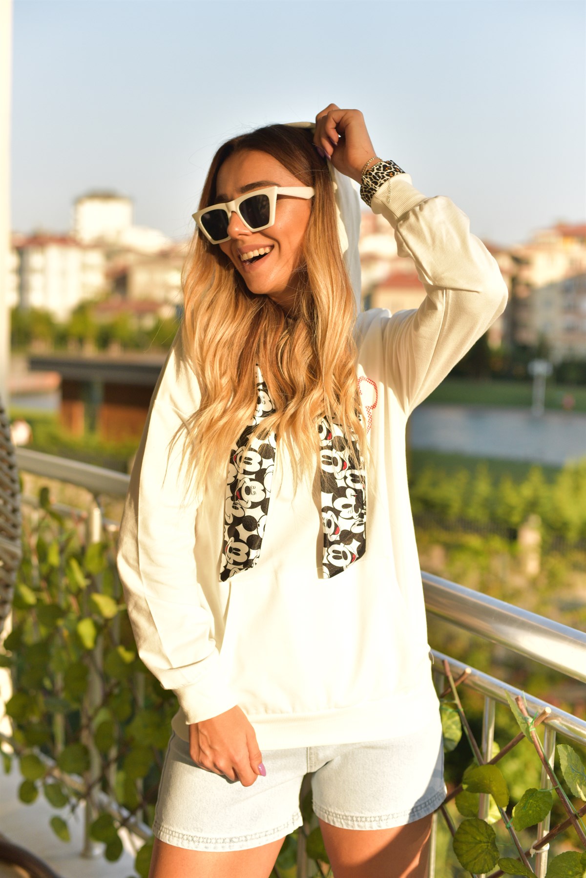 Kapüşonlu Mickey Detay Beyaz Sweat