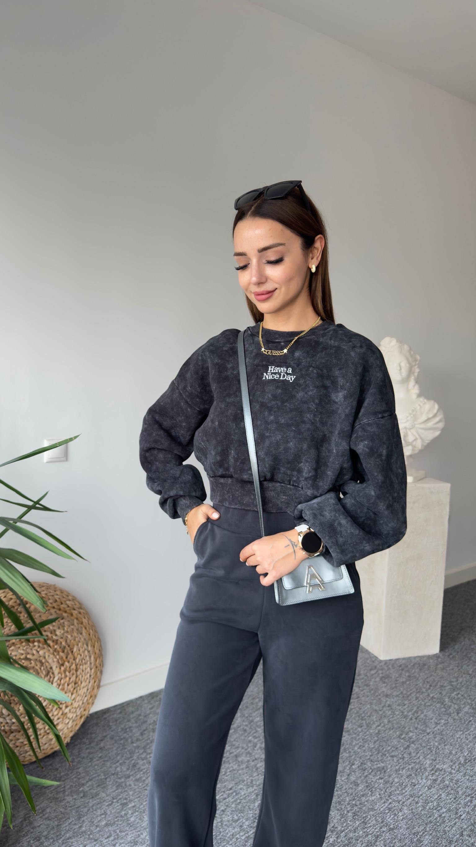 Aksesuarlı Antrasit Yıkamalı Sweat