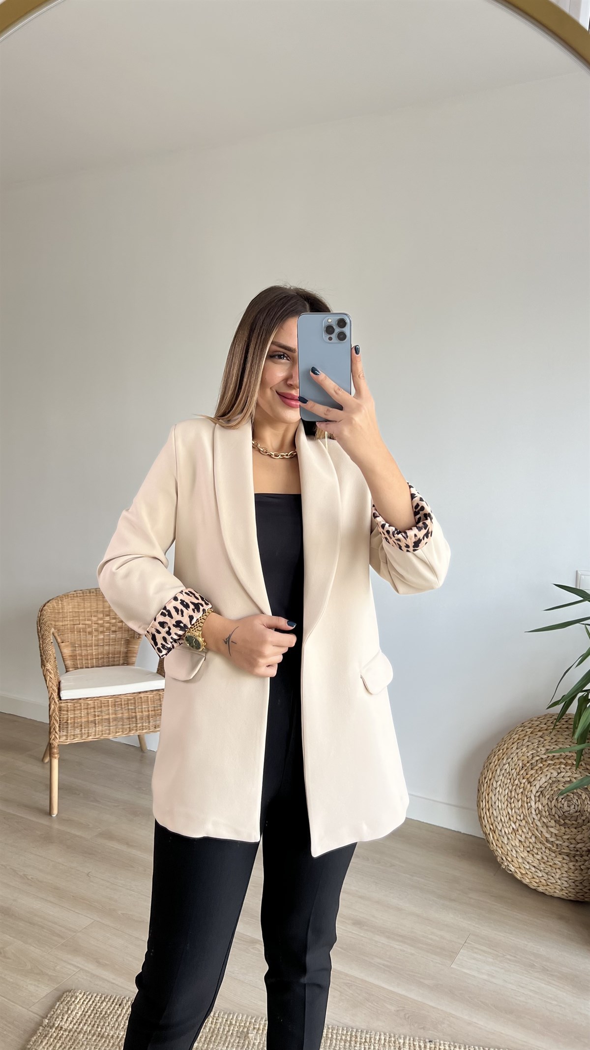 Leopar Astar Detaylı Bej Ceket