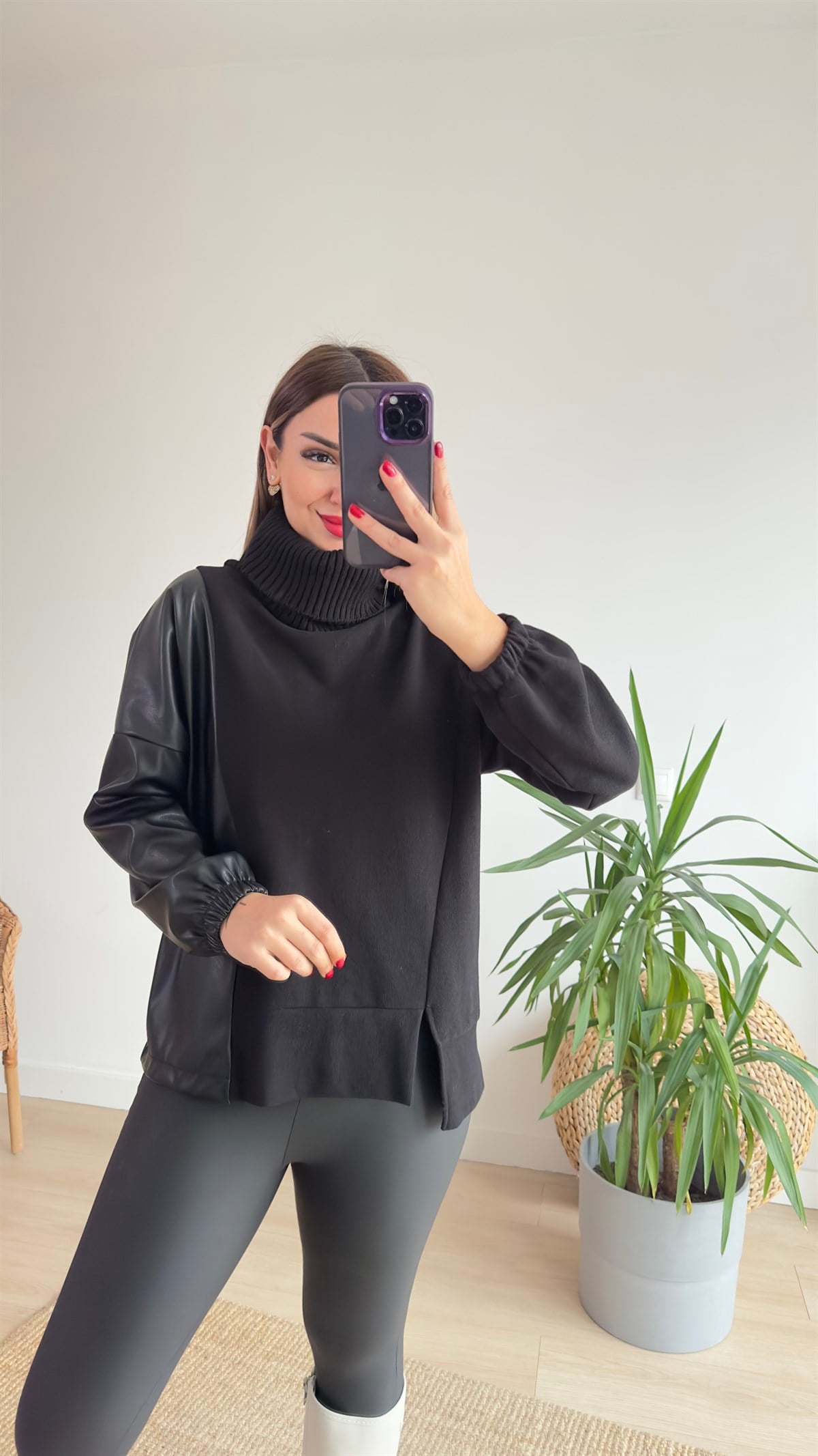 Boğazlı Deri Detay Siyah Kazak