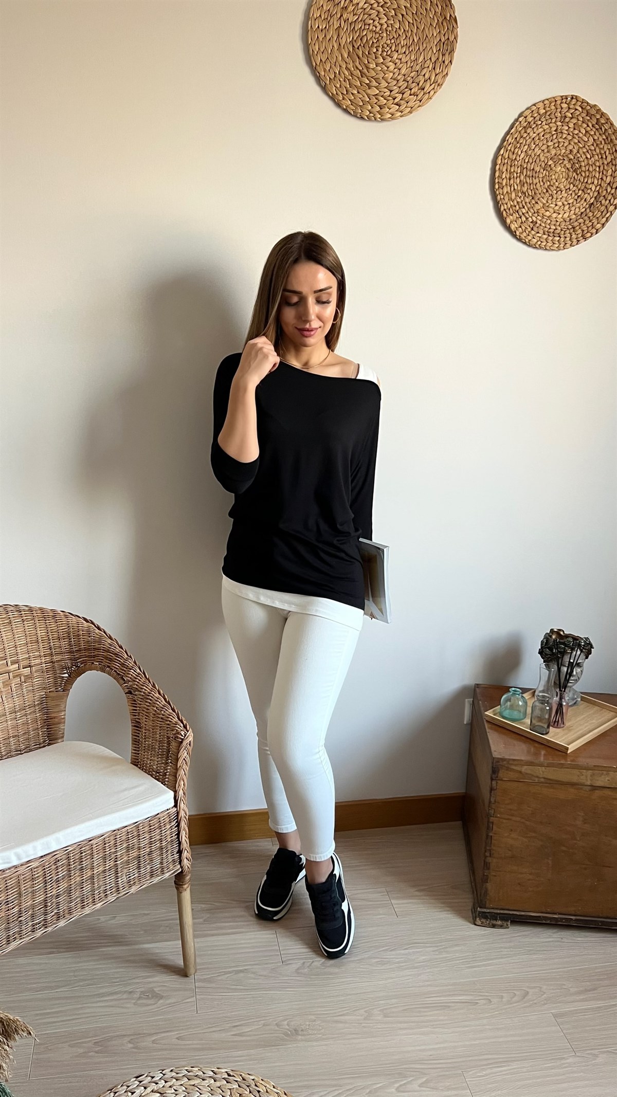 Omuz Detaylı Siyah Bluz 