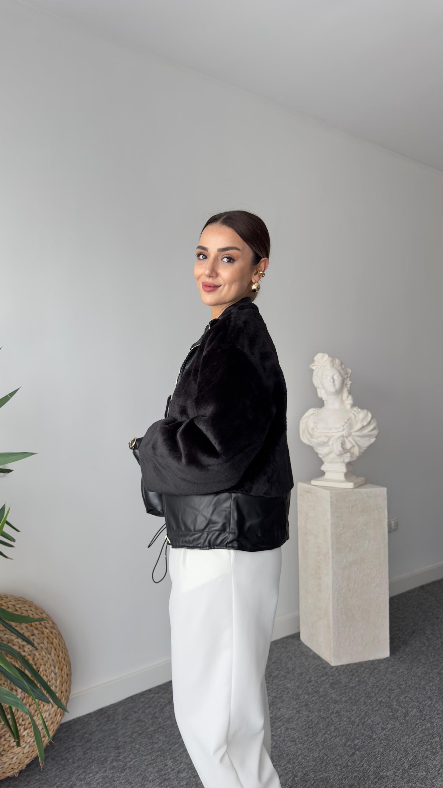 Alina Deri Detaylı Astarlı Siyah Peluş Ceket