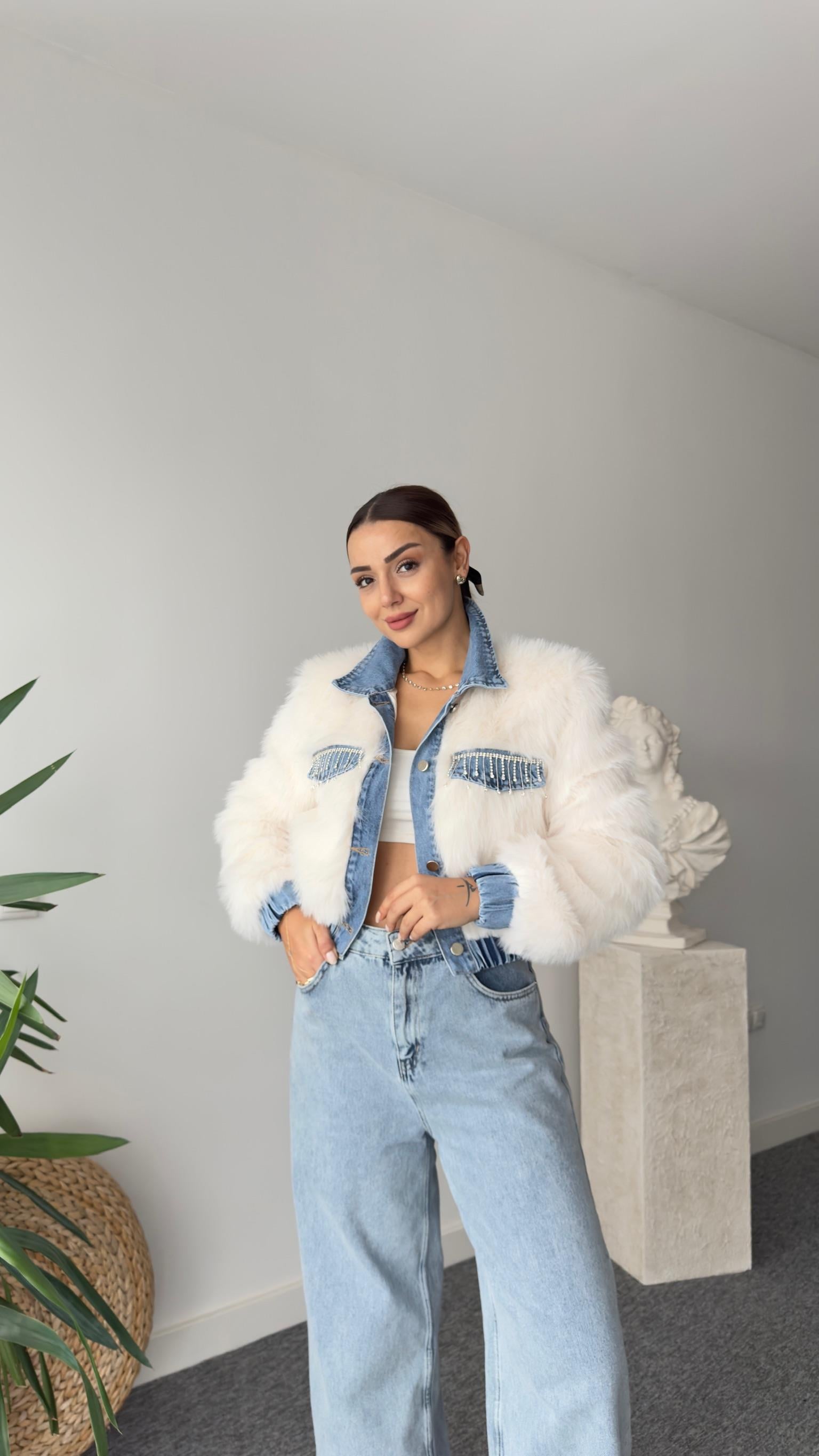 Nomi Kot Garnili Taş Detaylı Peluş Ceket