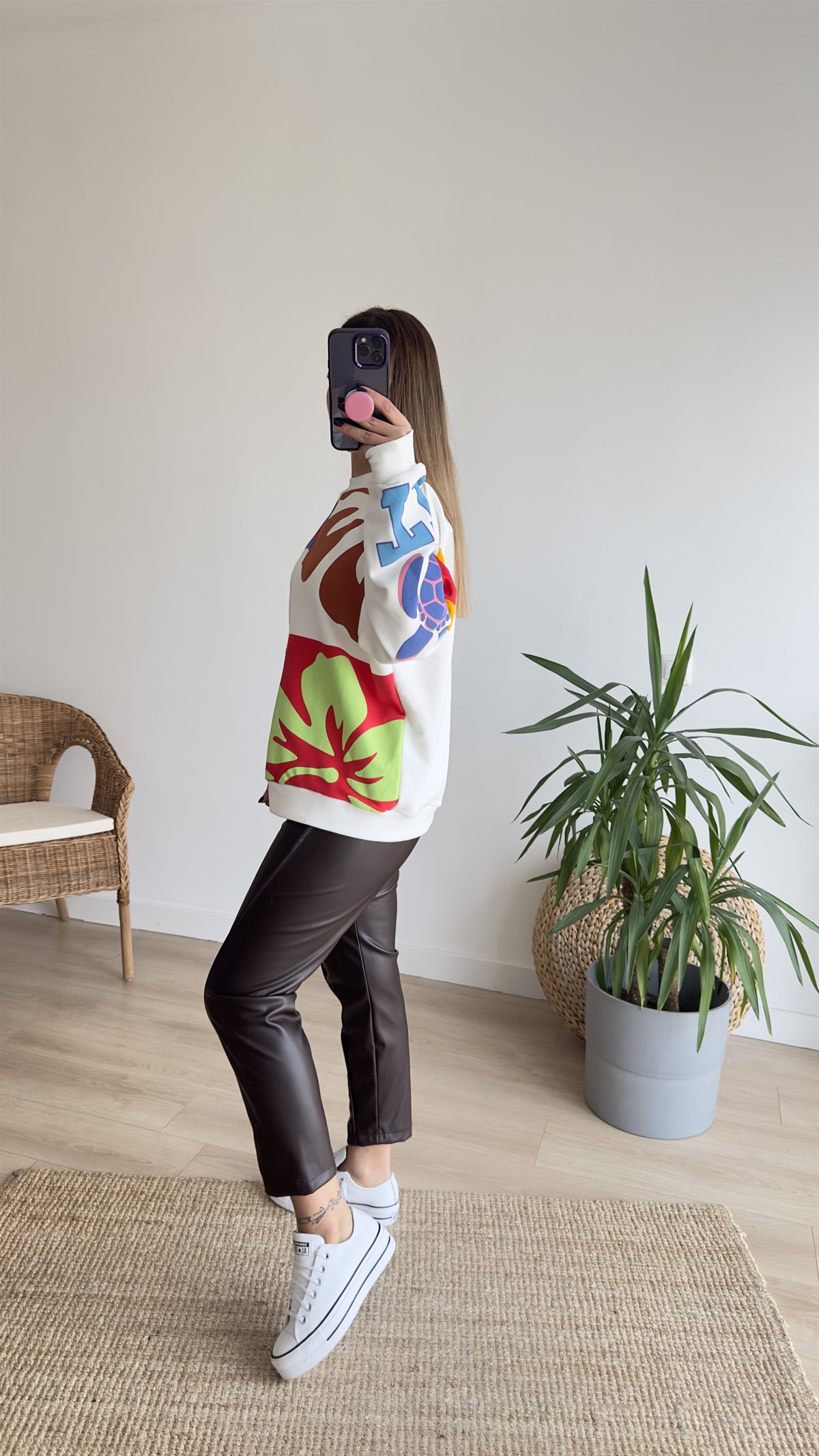 Renkli Baskılı Beyaz Sweatshirt