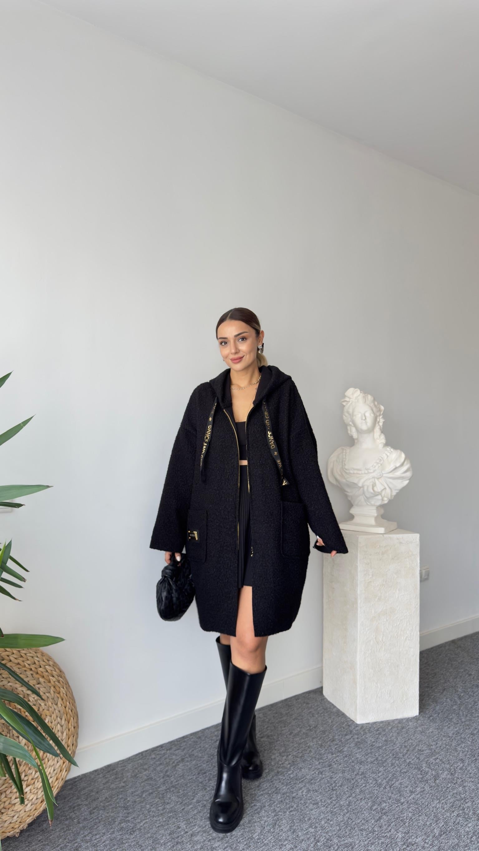 Arma Gold Detaylı Siyah Buklet Kaban