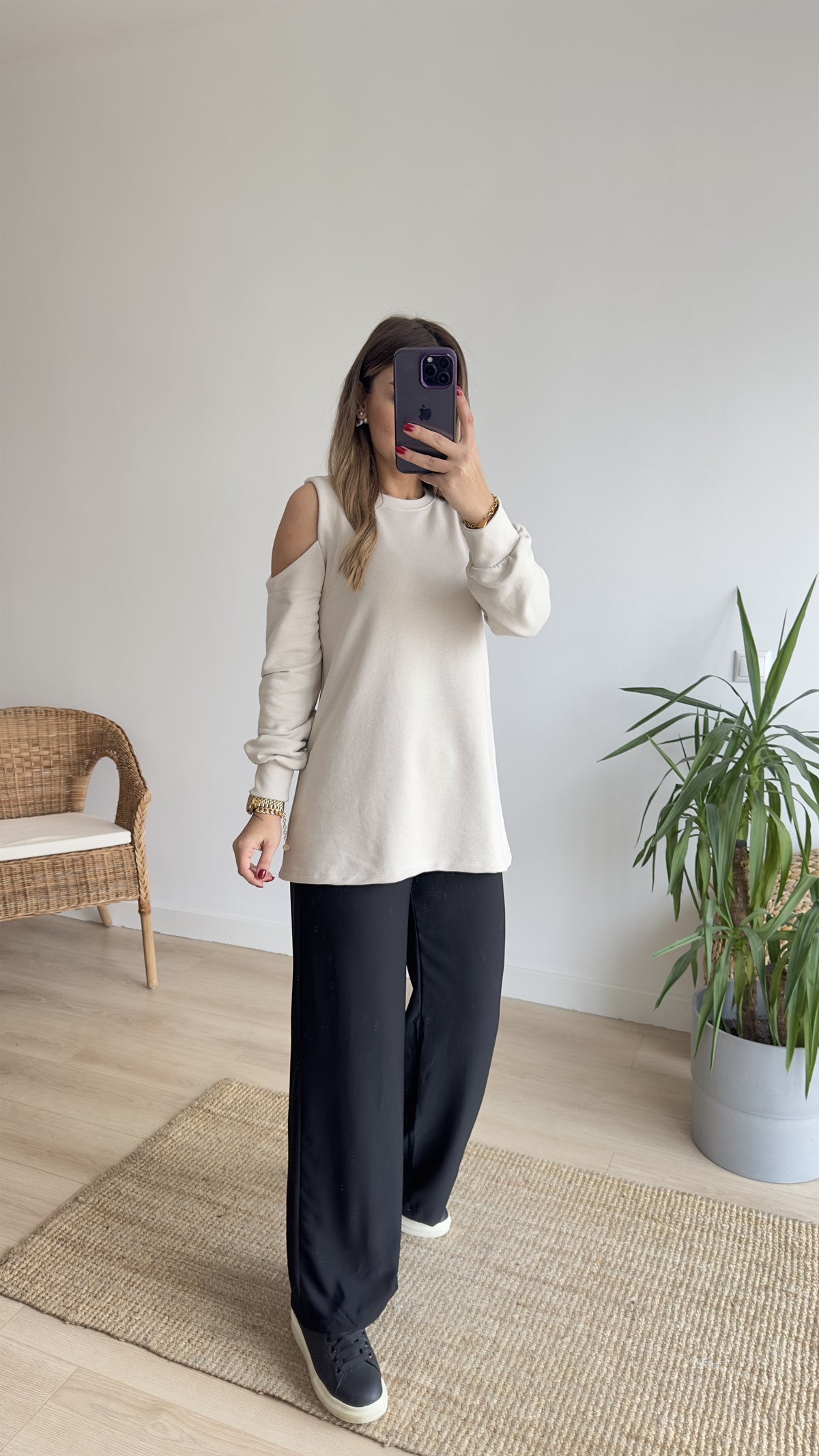 Omuzları Açık Bej Sweat