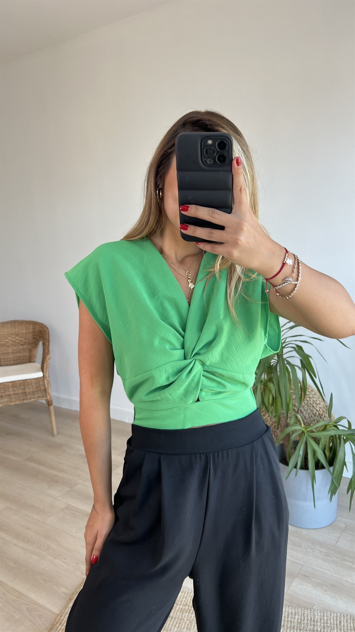 Düğüm Detaylı Yeşil Bluz 