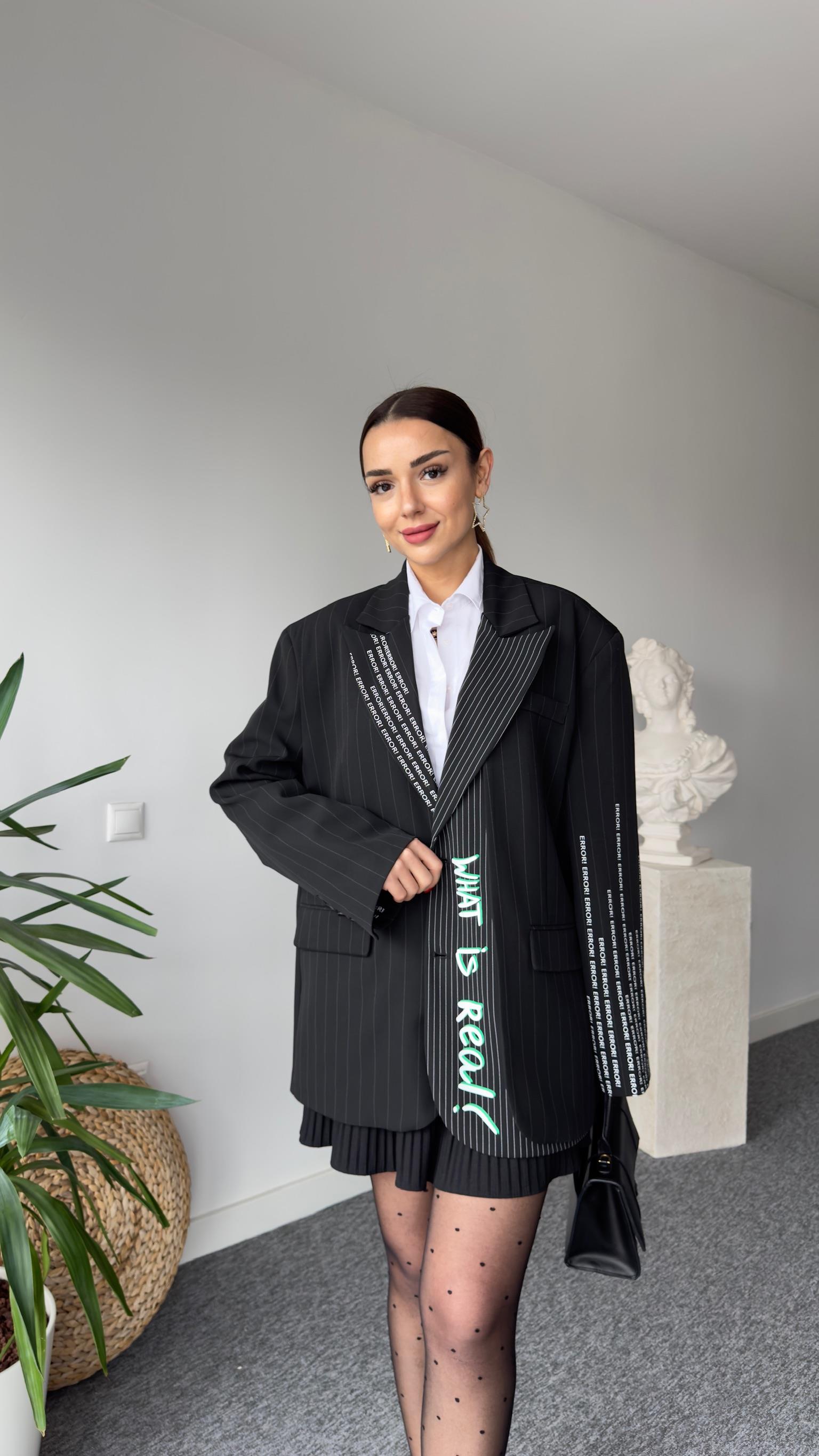 Perpa Yazı Detaylı Siyah Blazer Ceket