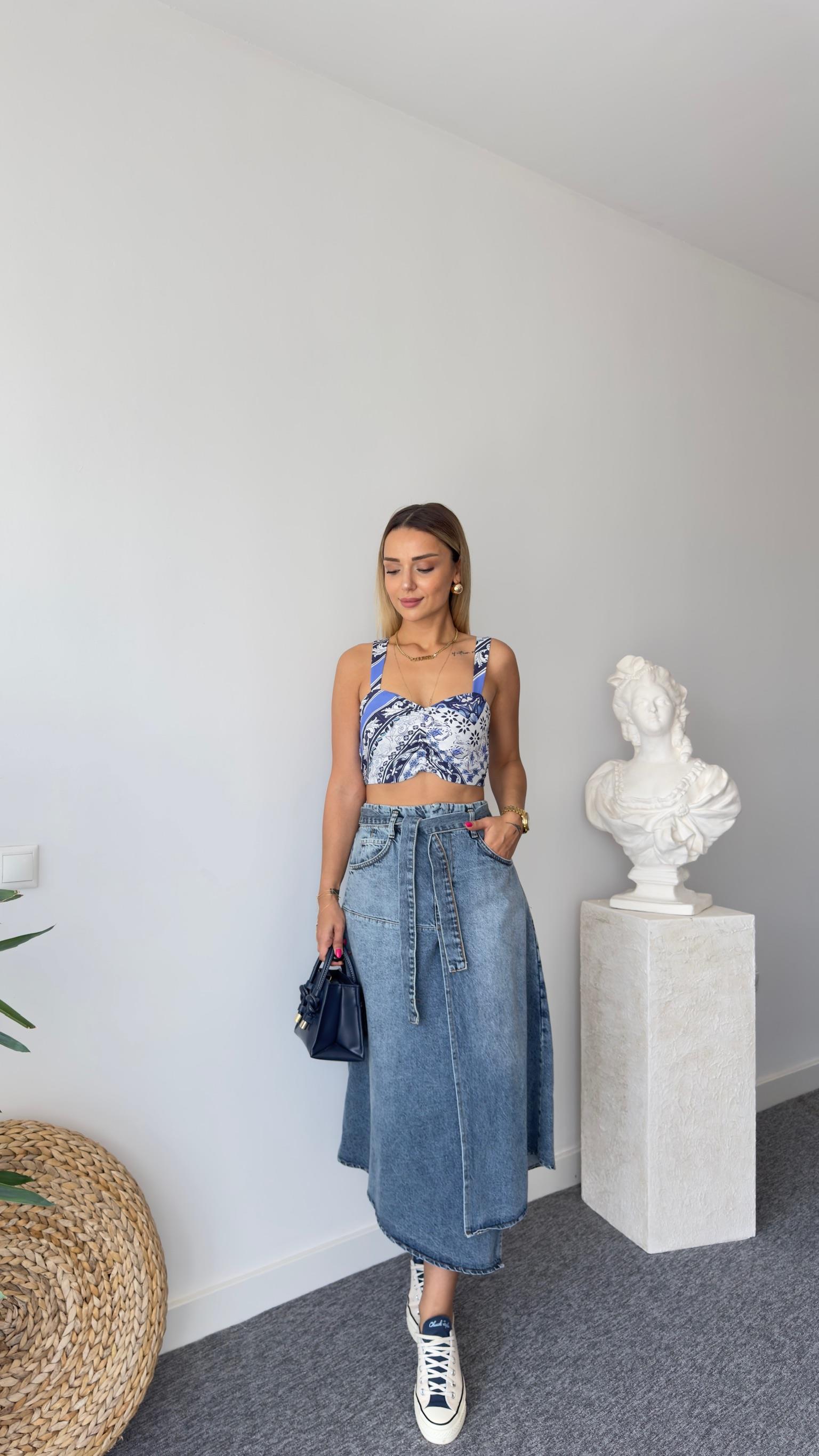 Bel Lastikli Asimetrik Kesim Denim Etek