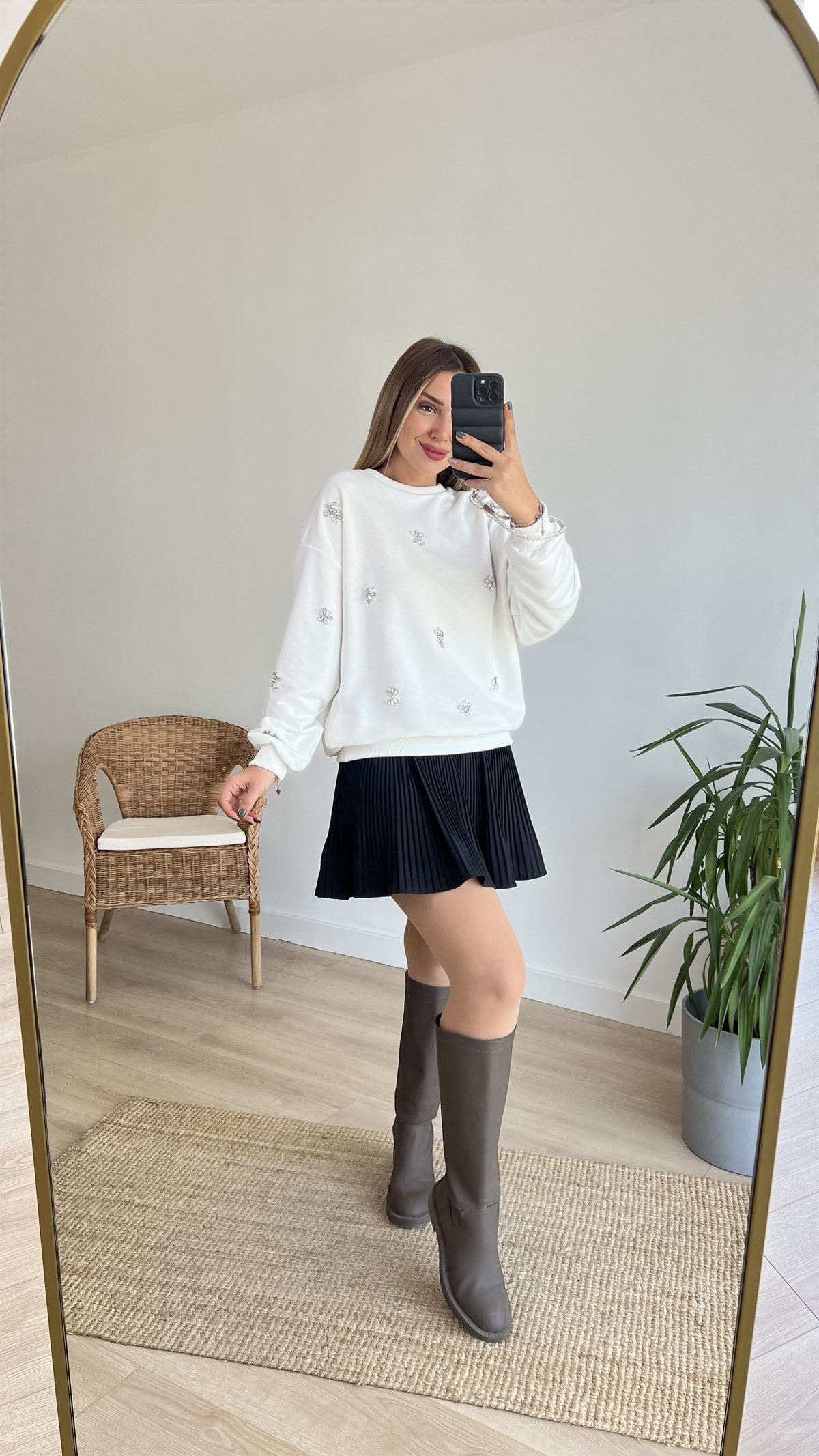 Taşlı Beyaz Sweatshirt