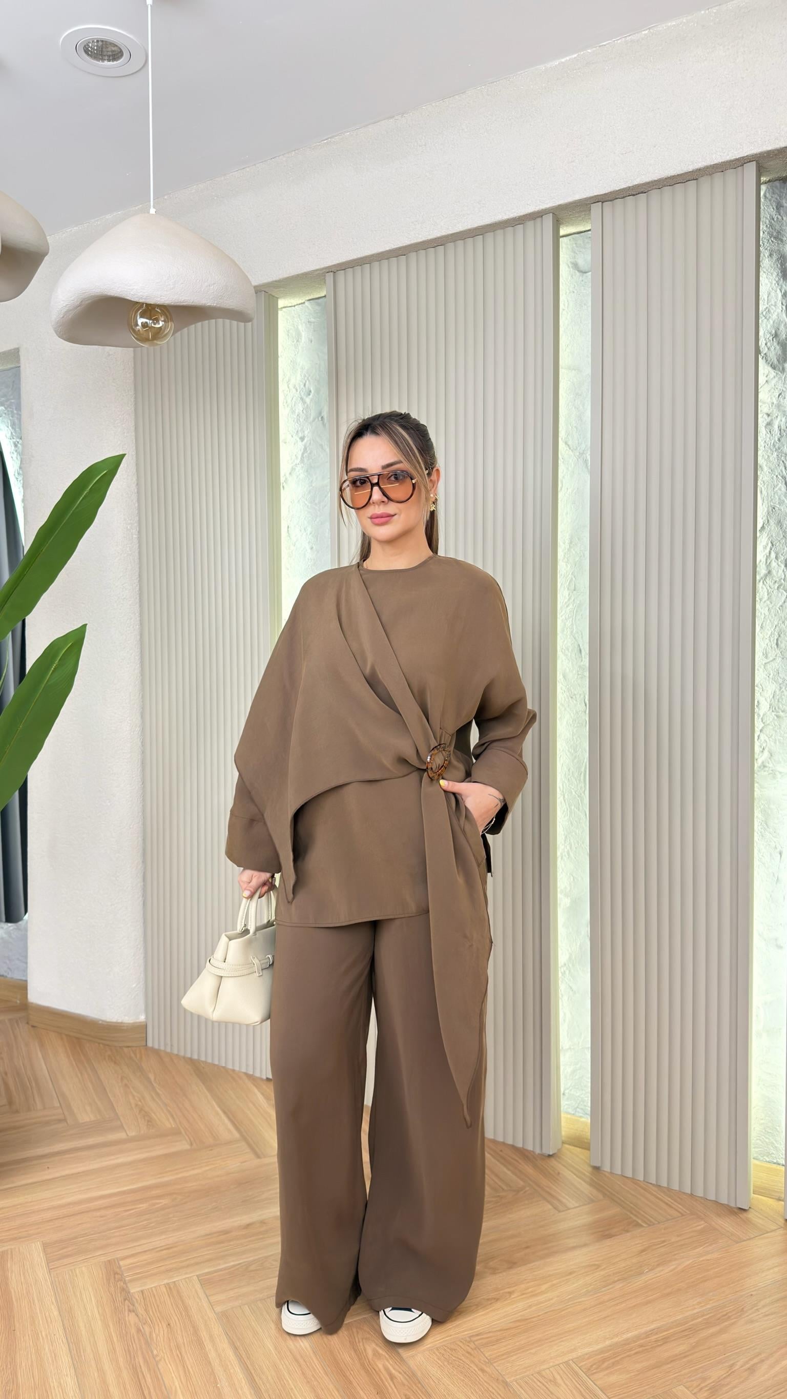 Kahve Üstü Tokalı Tensel Bluz Takım