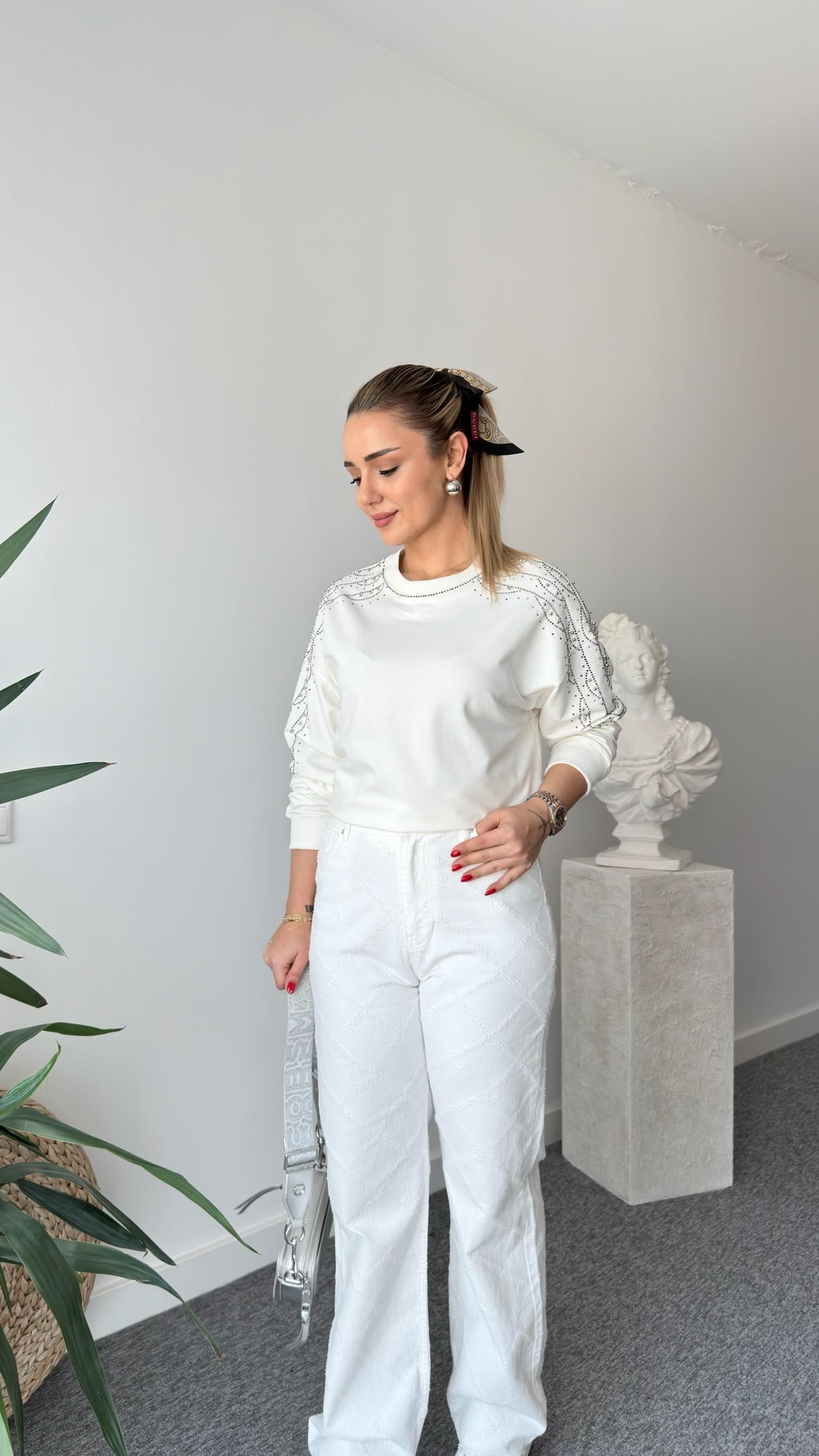 Beyaz Gausi Kollar Taşlı Sweatshirt