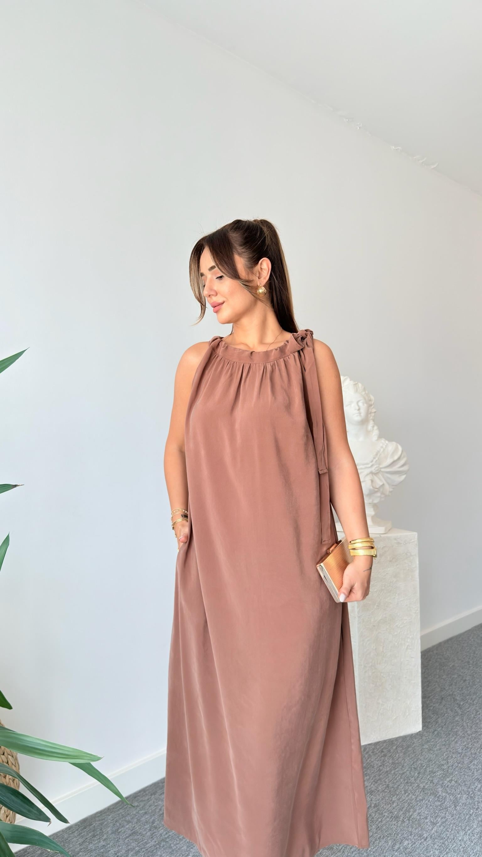 Kahve Yaka İpli Tensel Elbise 