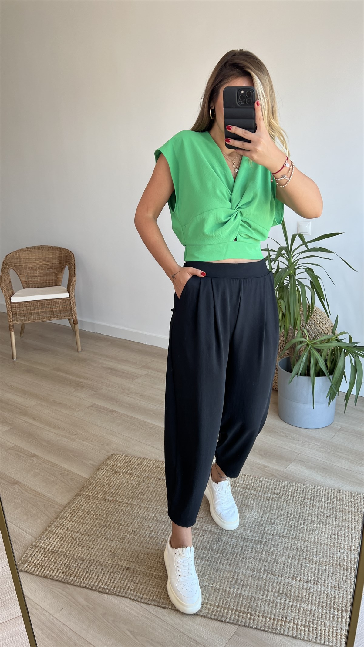 Düğüm Detaylı Yeşil Bluz 